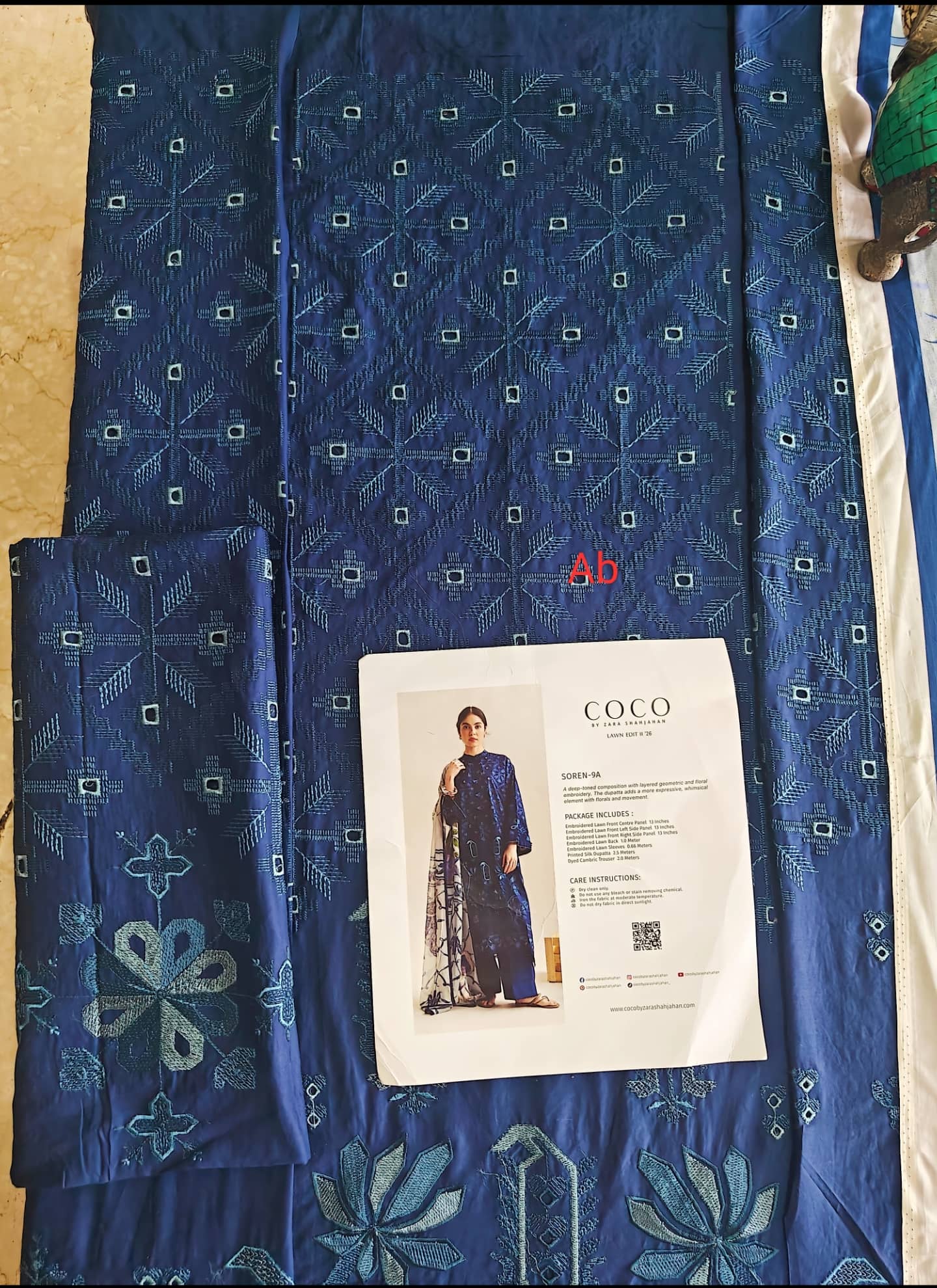 img_coco_lawn_awwal_boutique