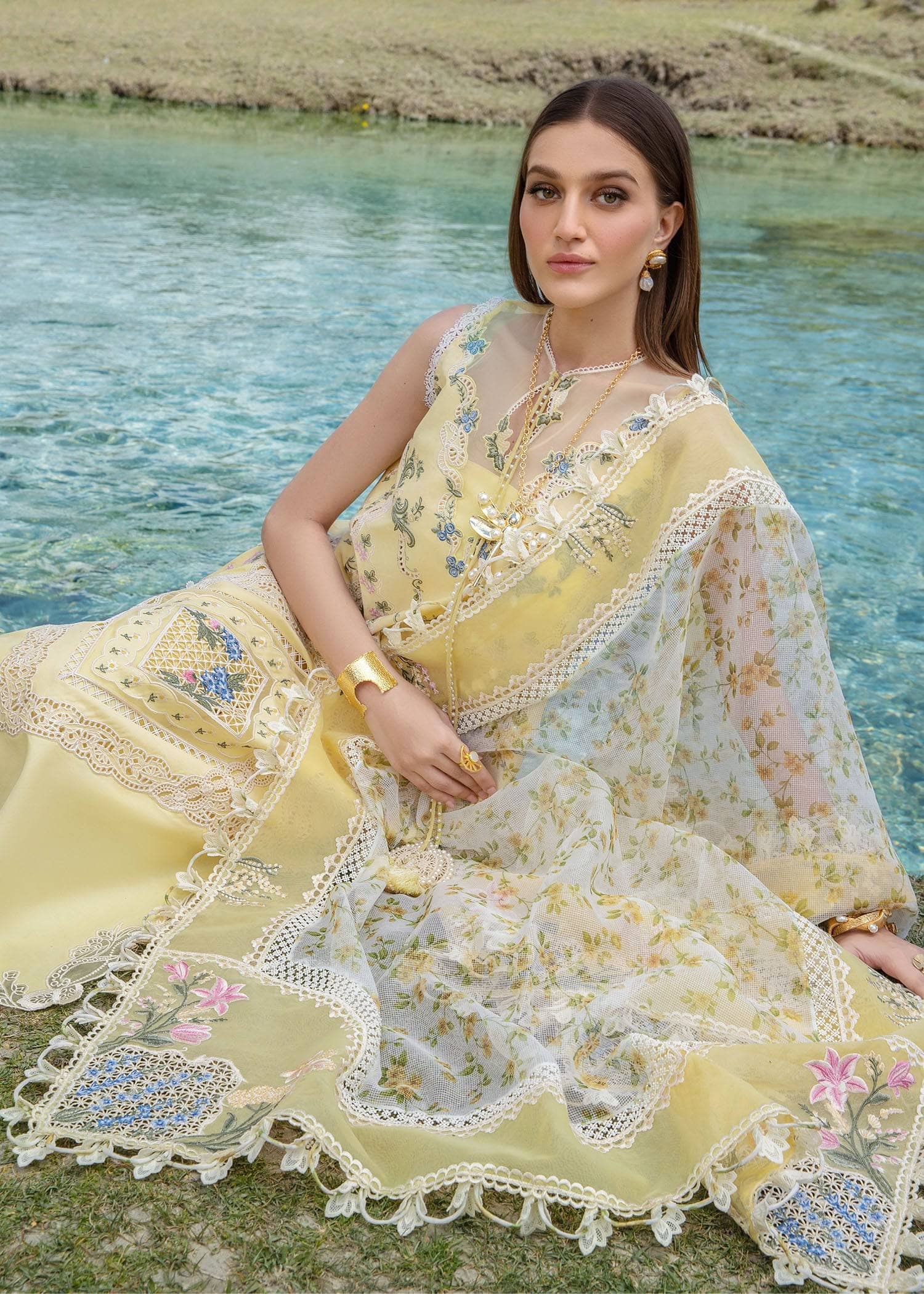 img_crimson_lawn_24_awwal_boutique