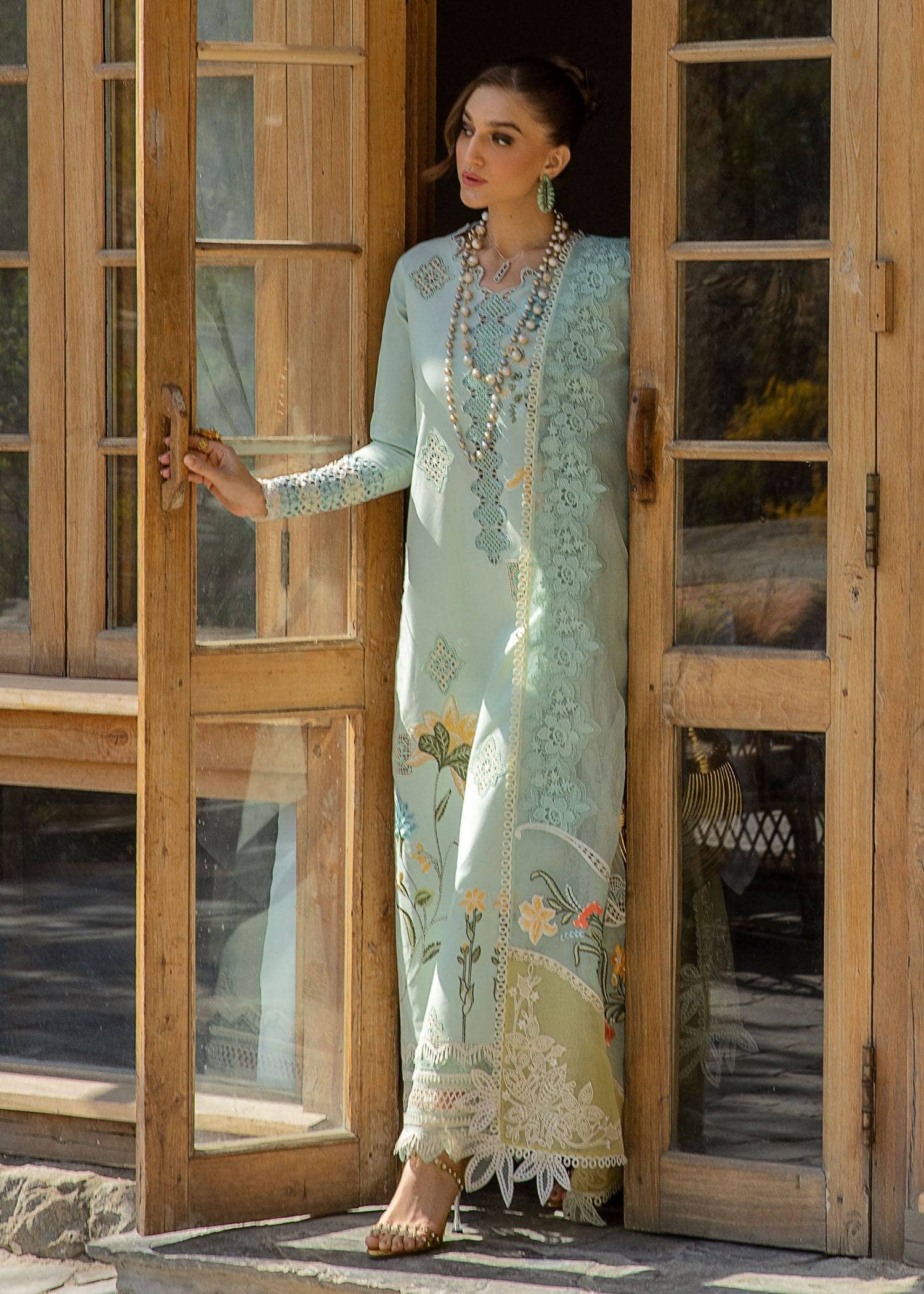 img_crimson_lawn_24_awwal_boutique