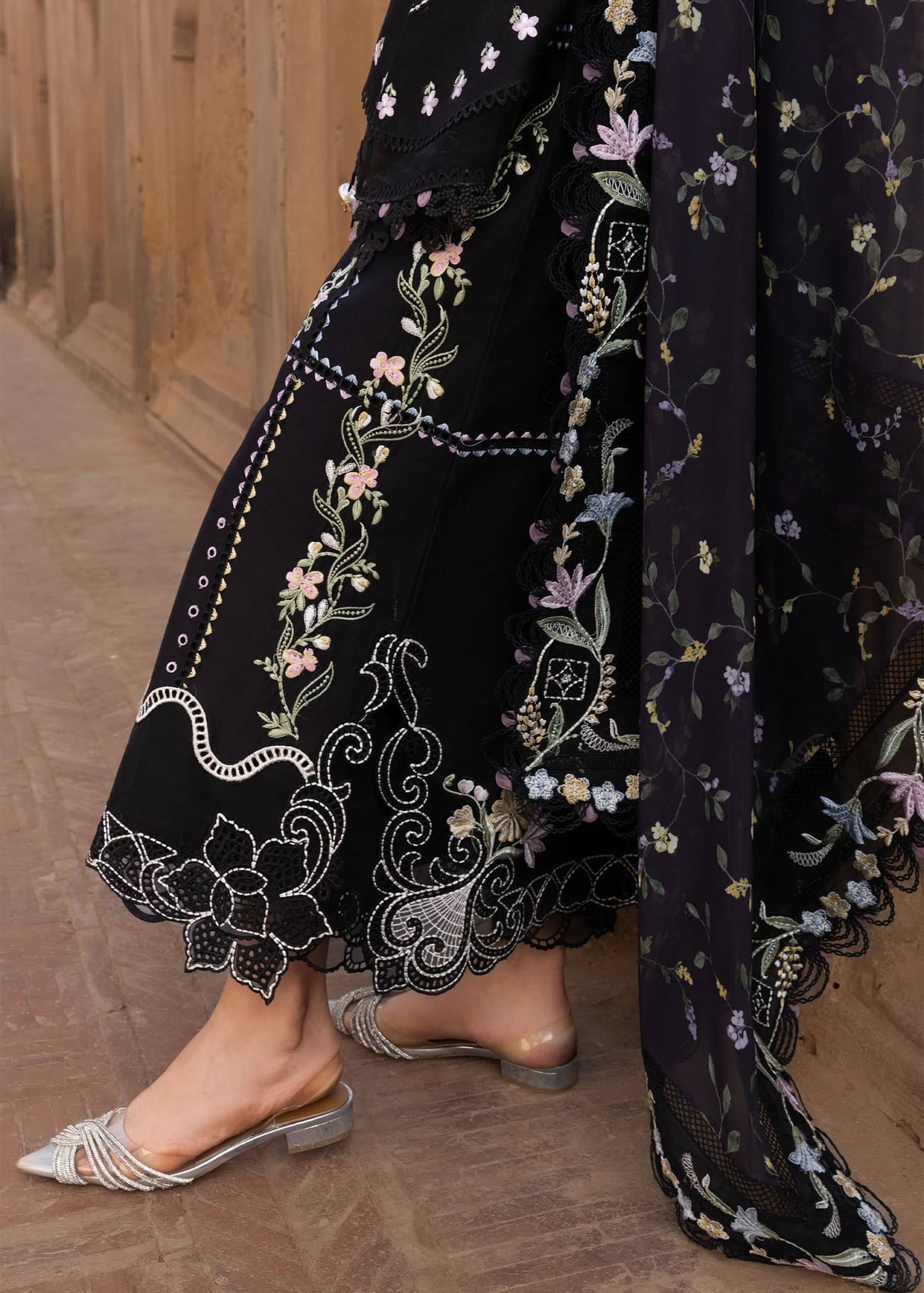 img_crimson_lawn_awwal_boutique