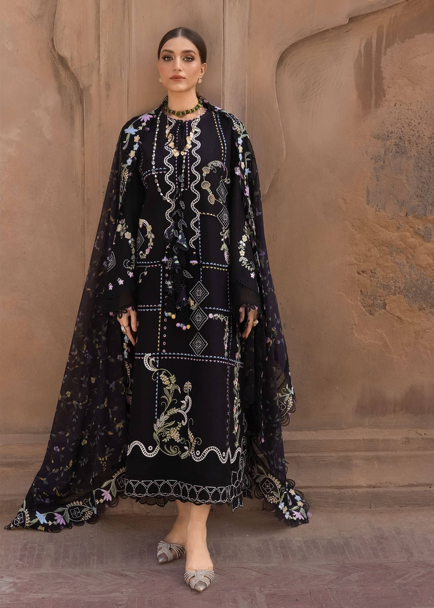 Flow by Crimson 26/FLORAL SERENITY - D1A/Onyx