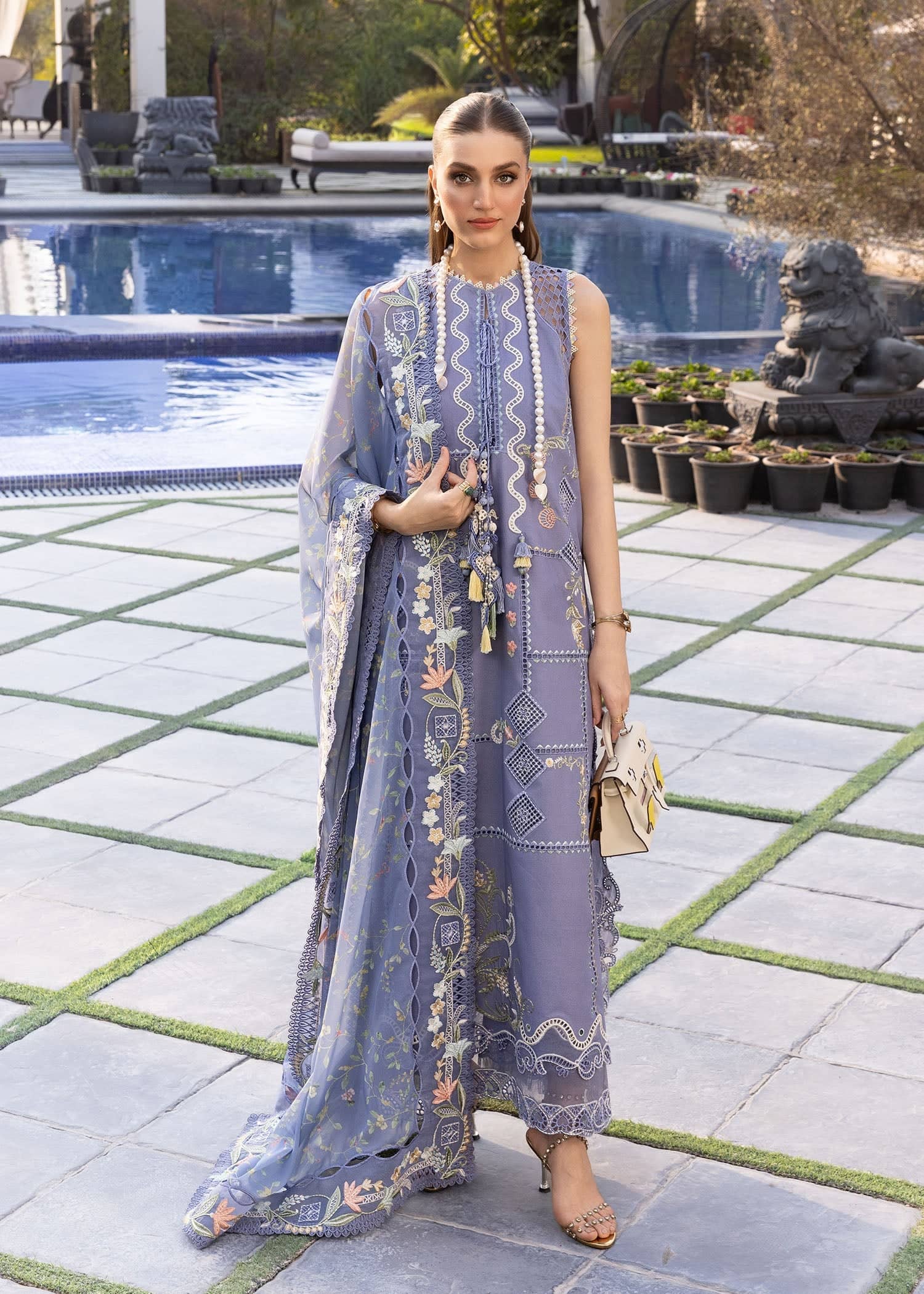 img_flow_by_crimson_awwal_boutique