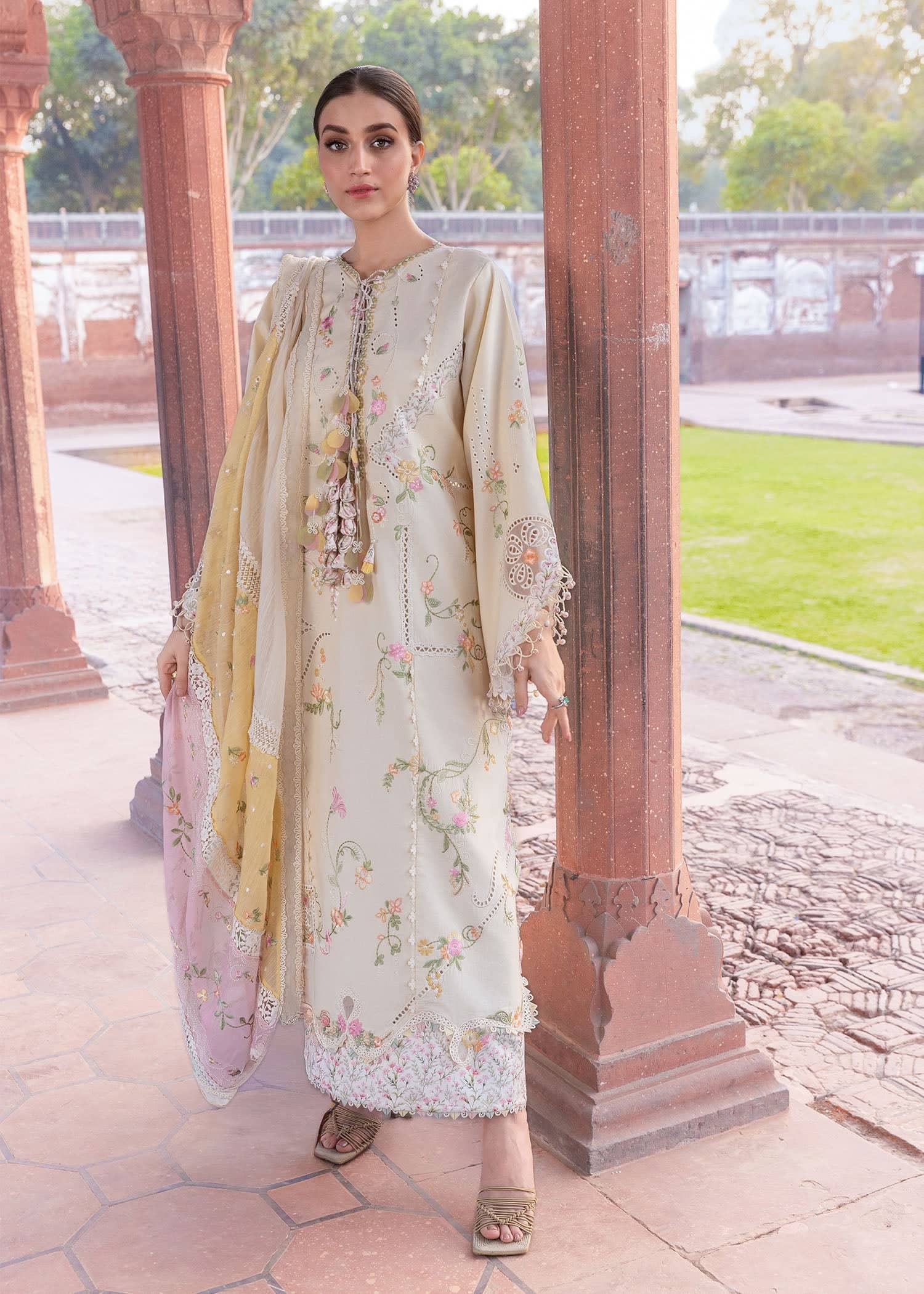 Flow by Crimson 26/MANIFESTED MEADOWS - D7A/Ivory