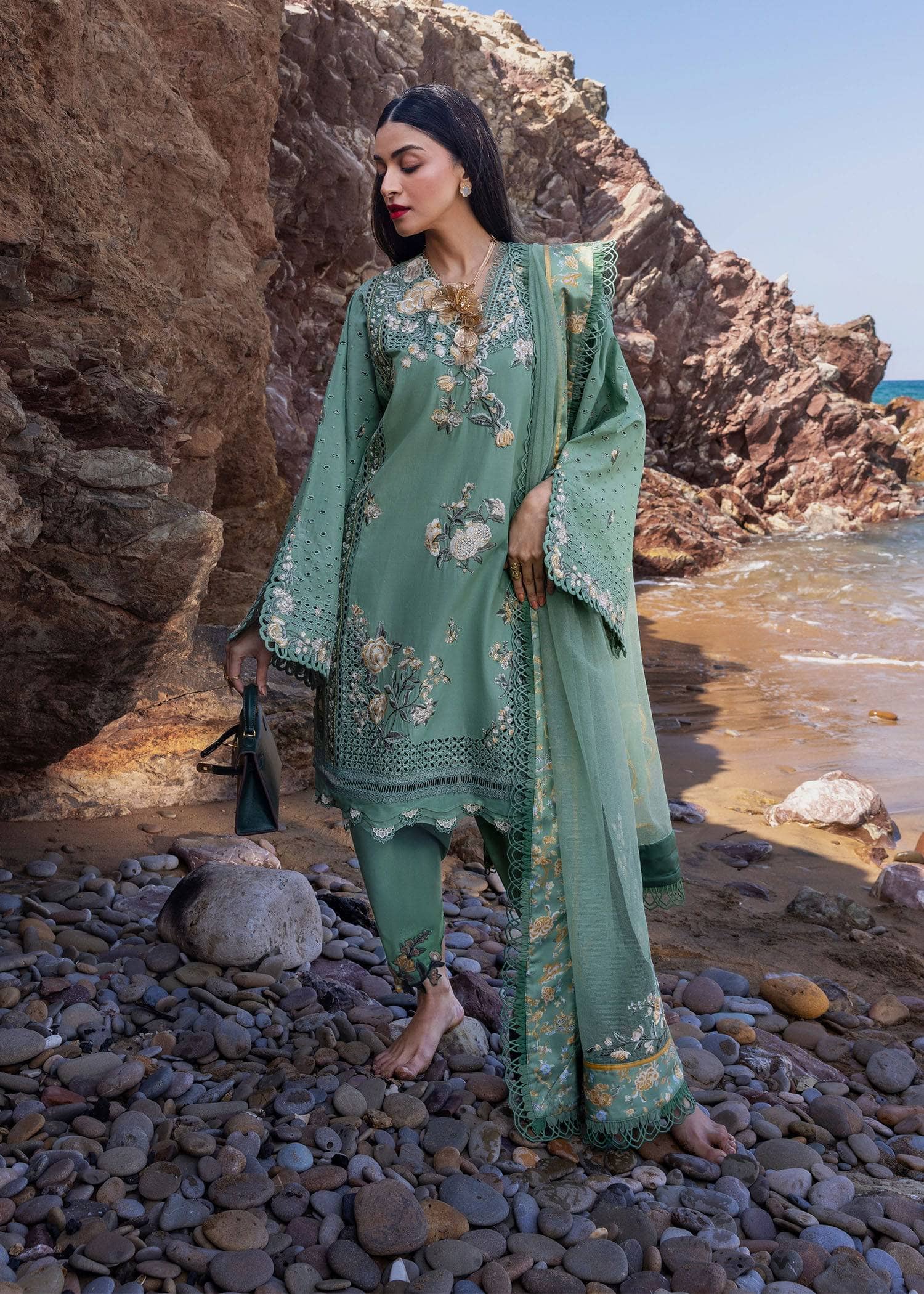 img_crimson_lawn_awwal_boutique