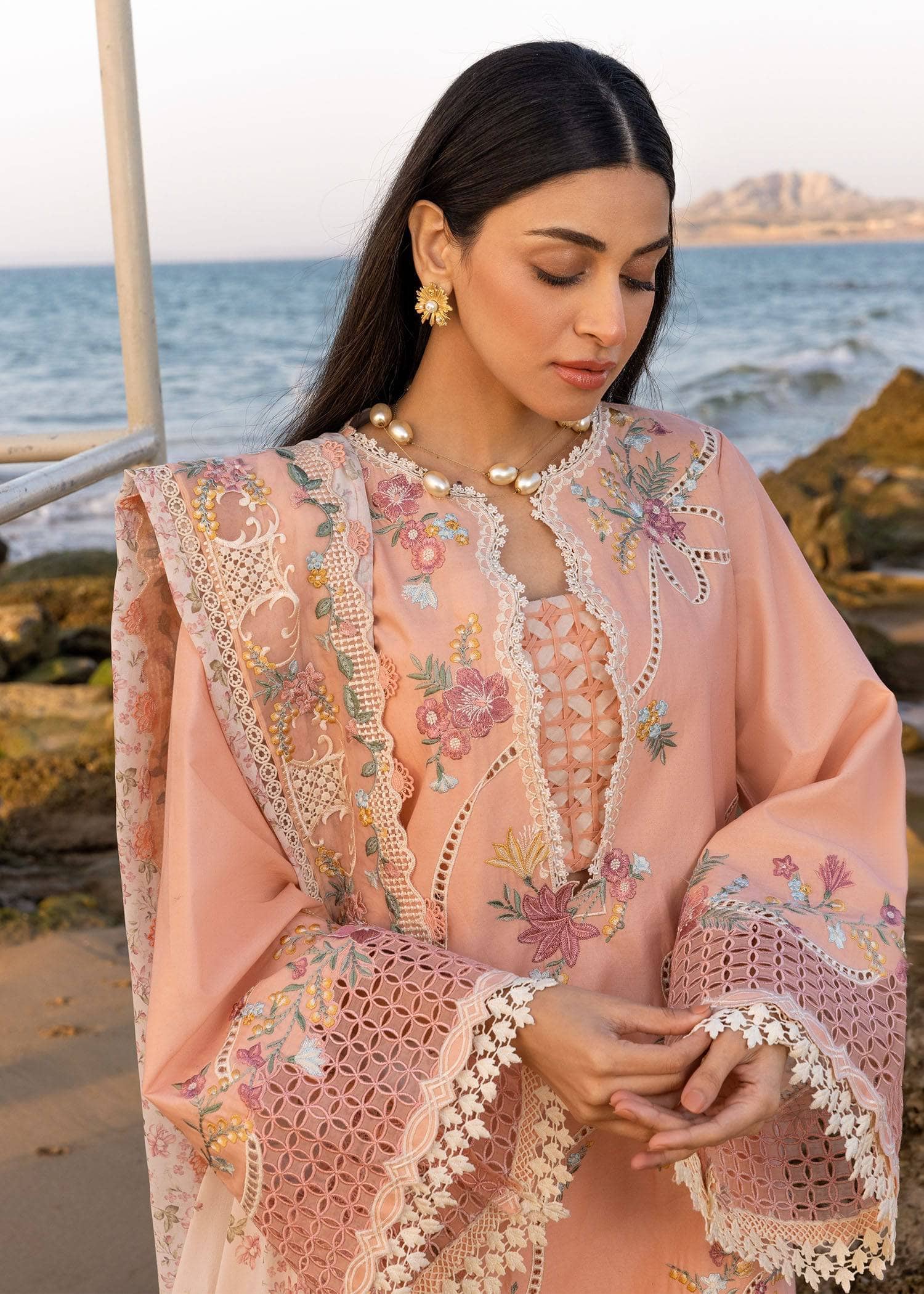 img_crimson_lawn_awwal_boutique