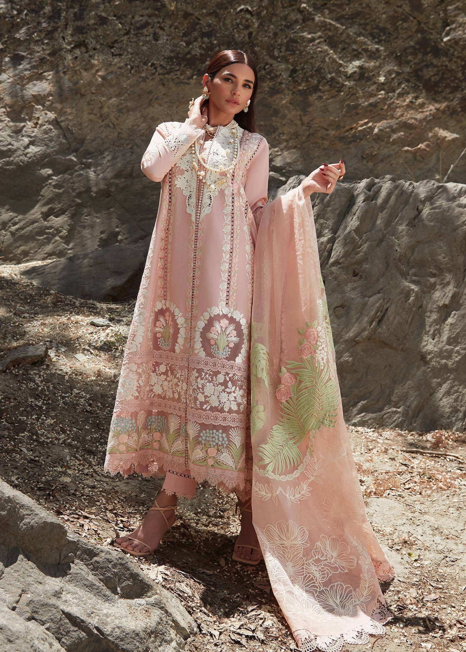 img_crimson_lawn_23_awwal_boutique