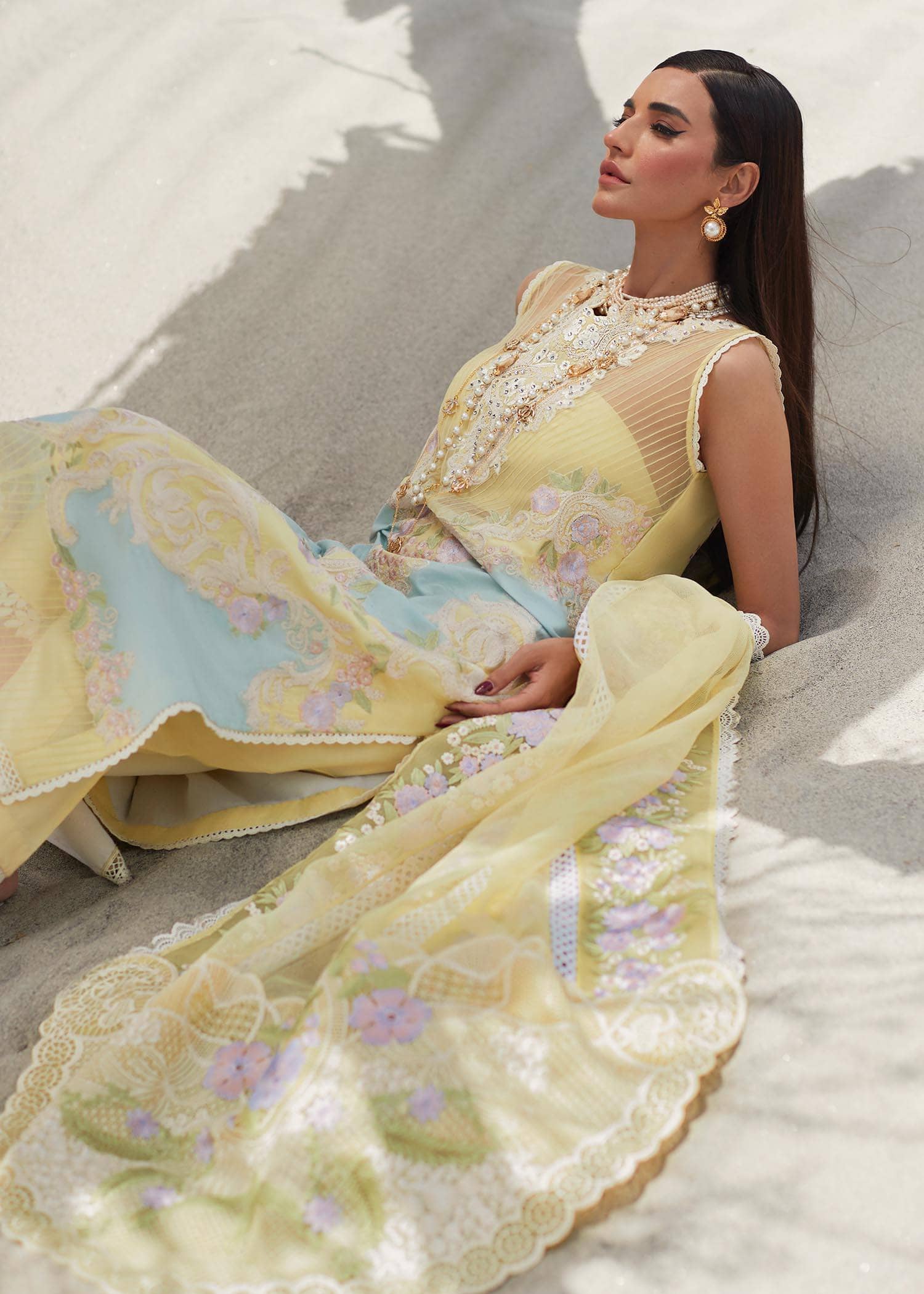 img_crimson_lawn_23_awwal_boutique
