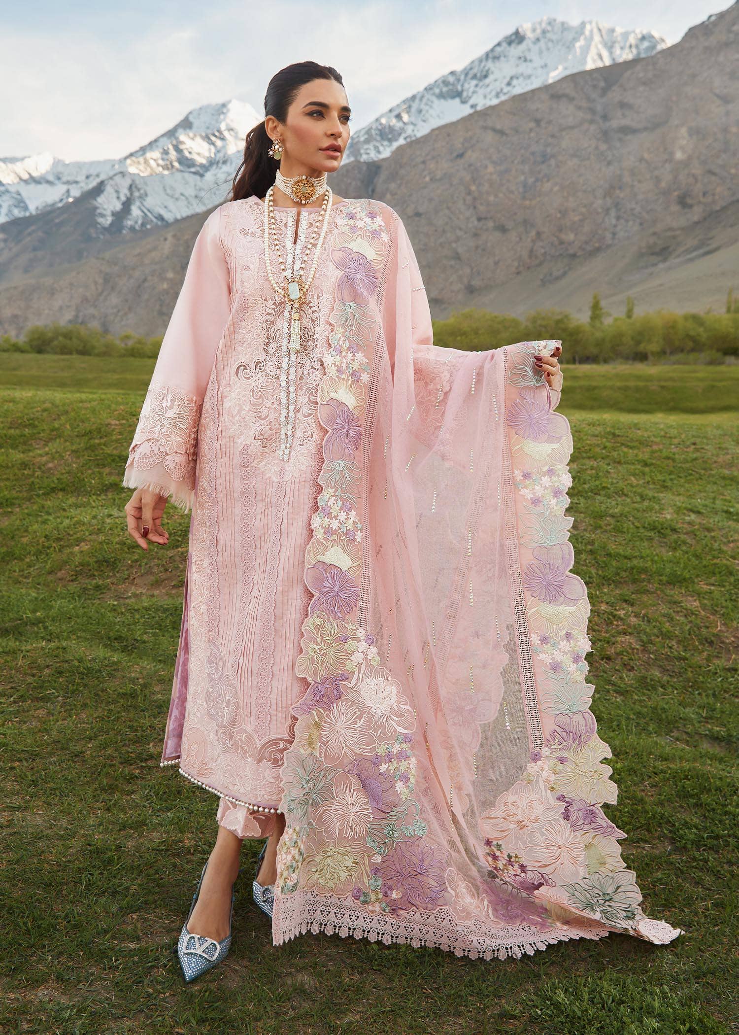 img_crimson_lawn_23_awwal_boutique