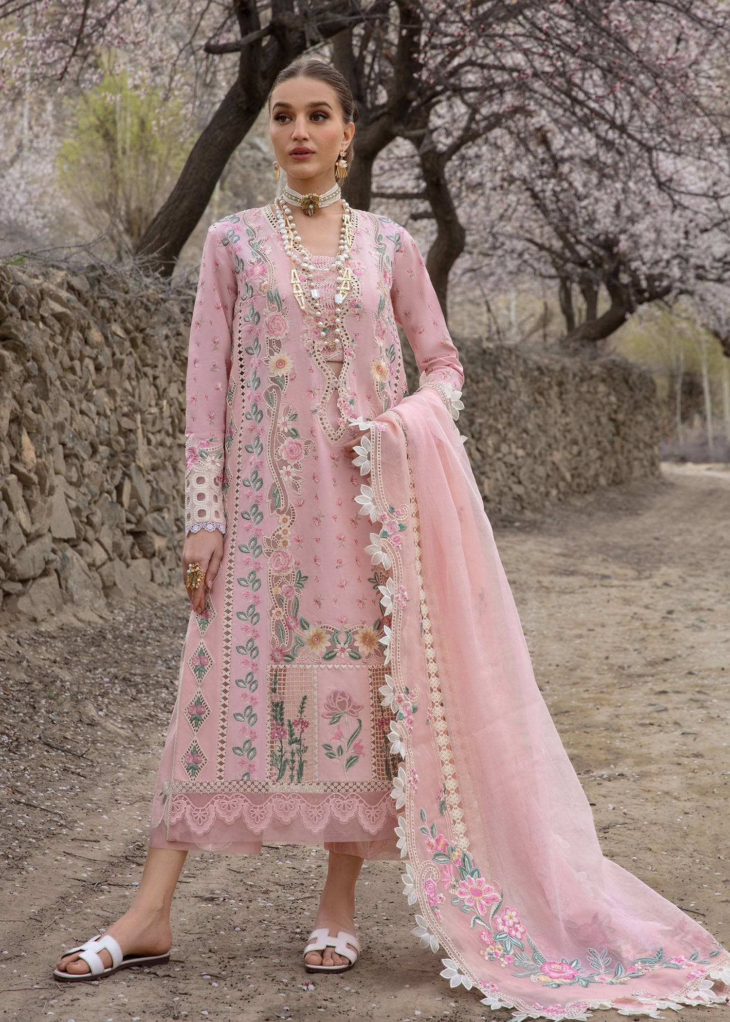 img_crimson_lawn_awwal_boutique