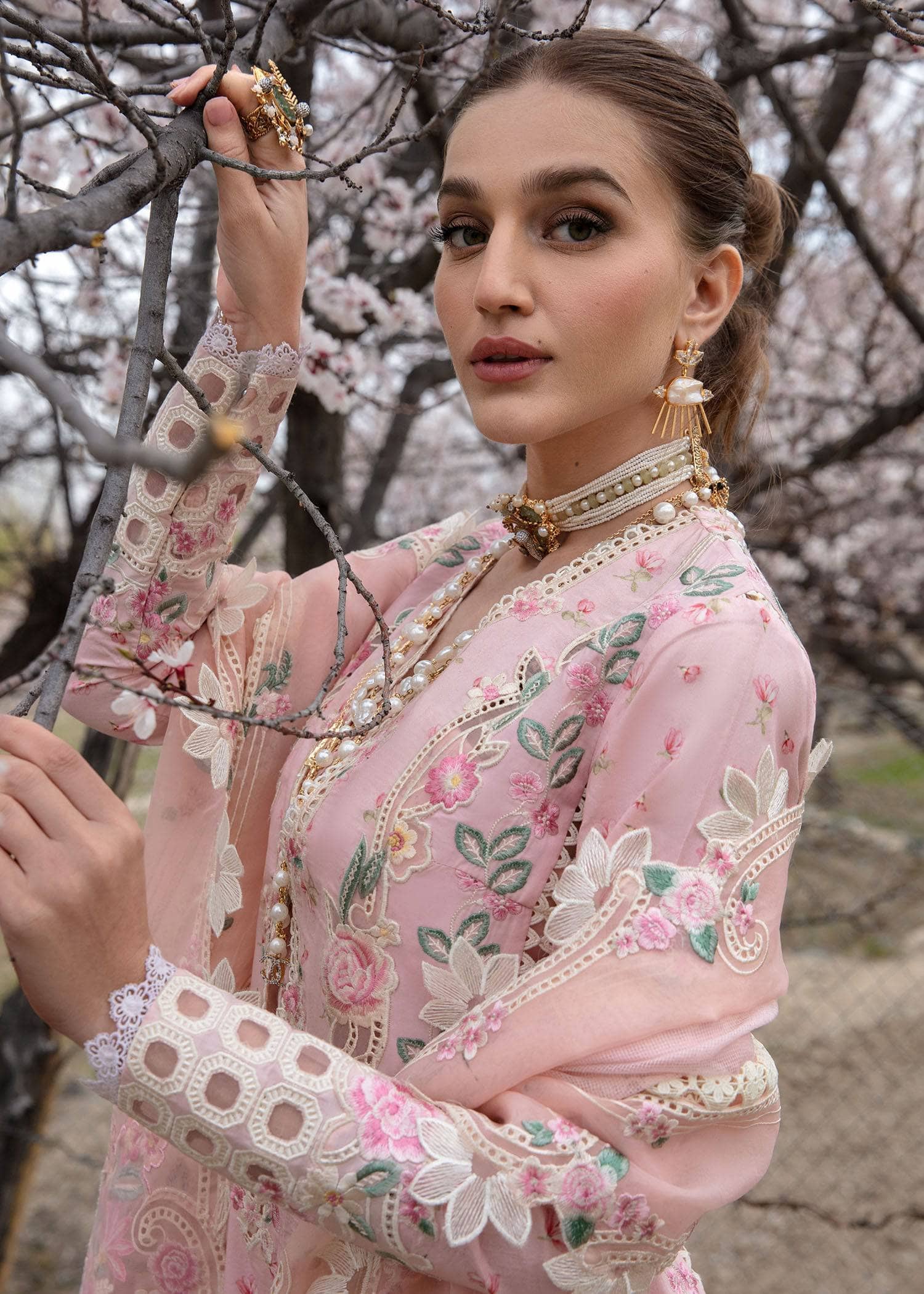 img_crimson_lawn_awwal_boutique