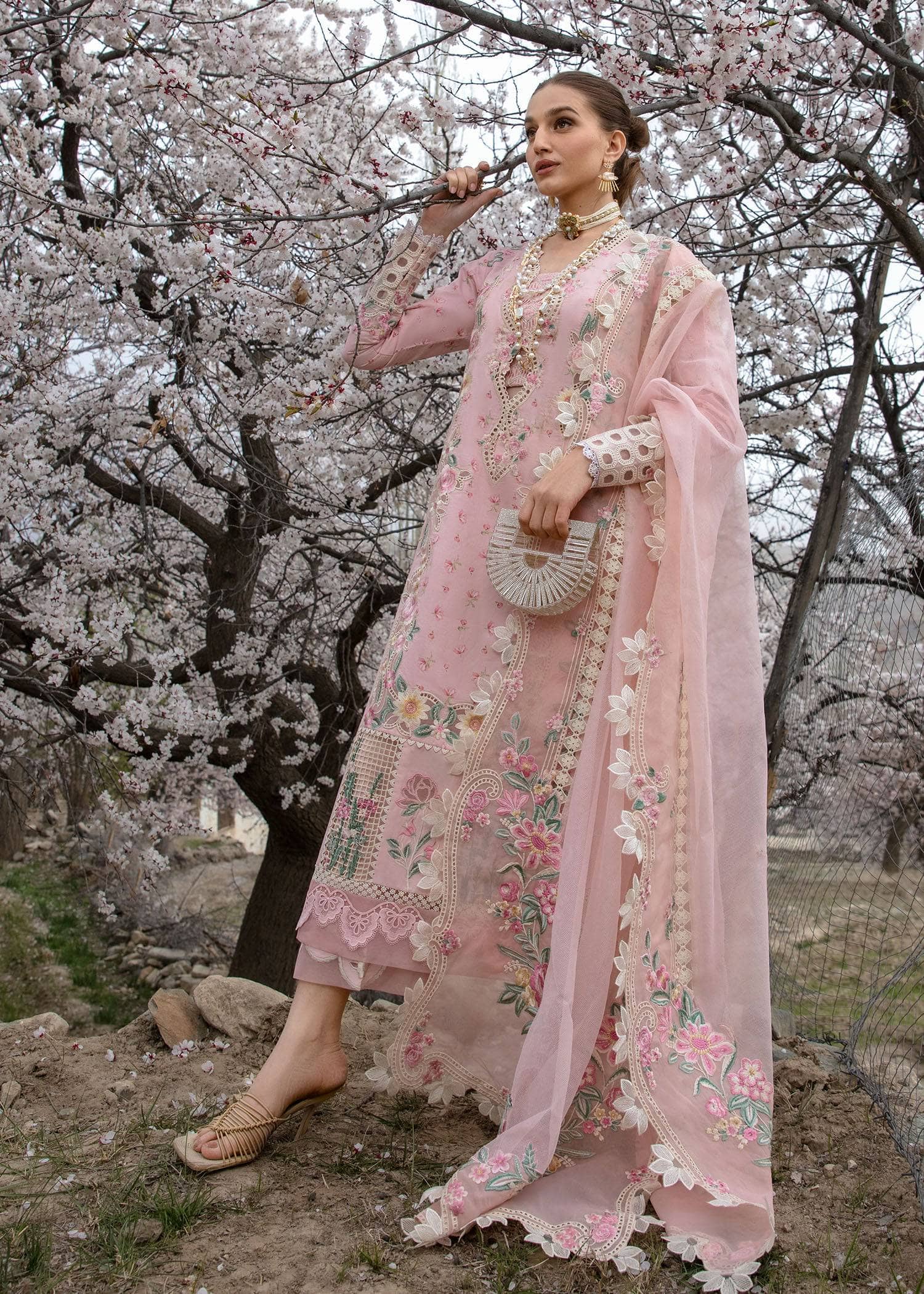 img_crimson_lawn_awwal_boutique