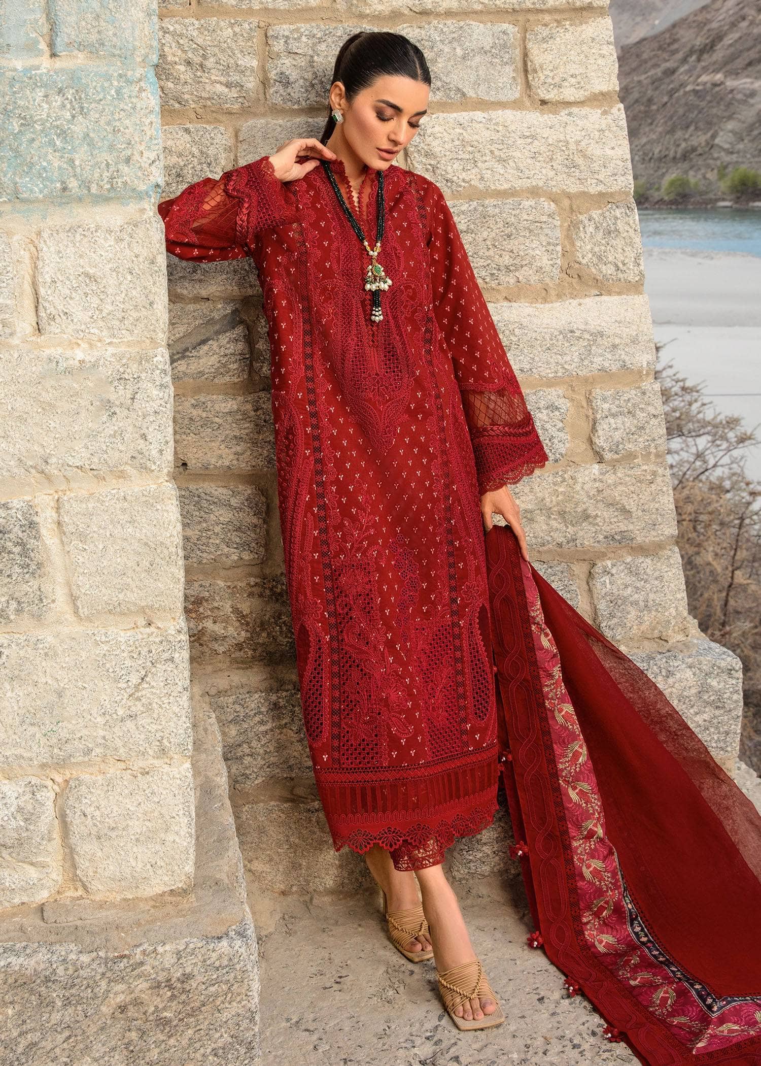 img_crimson_lawn_24_awwal_boutique