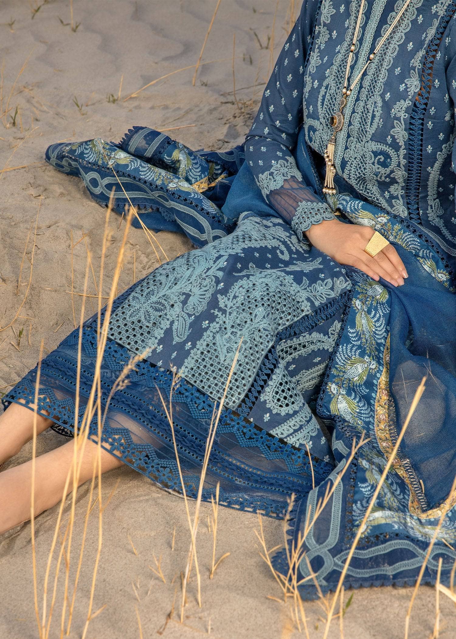 img_crimson_lawn_24_awwal_boutique