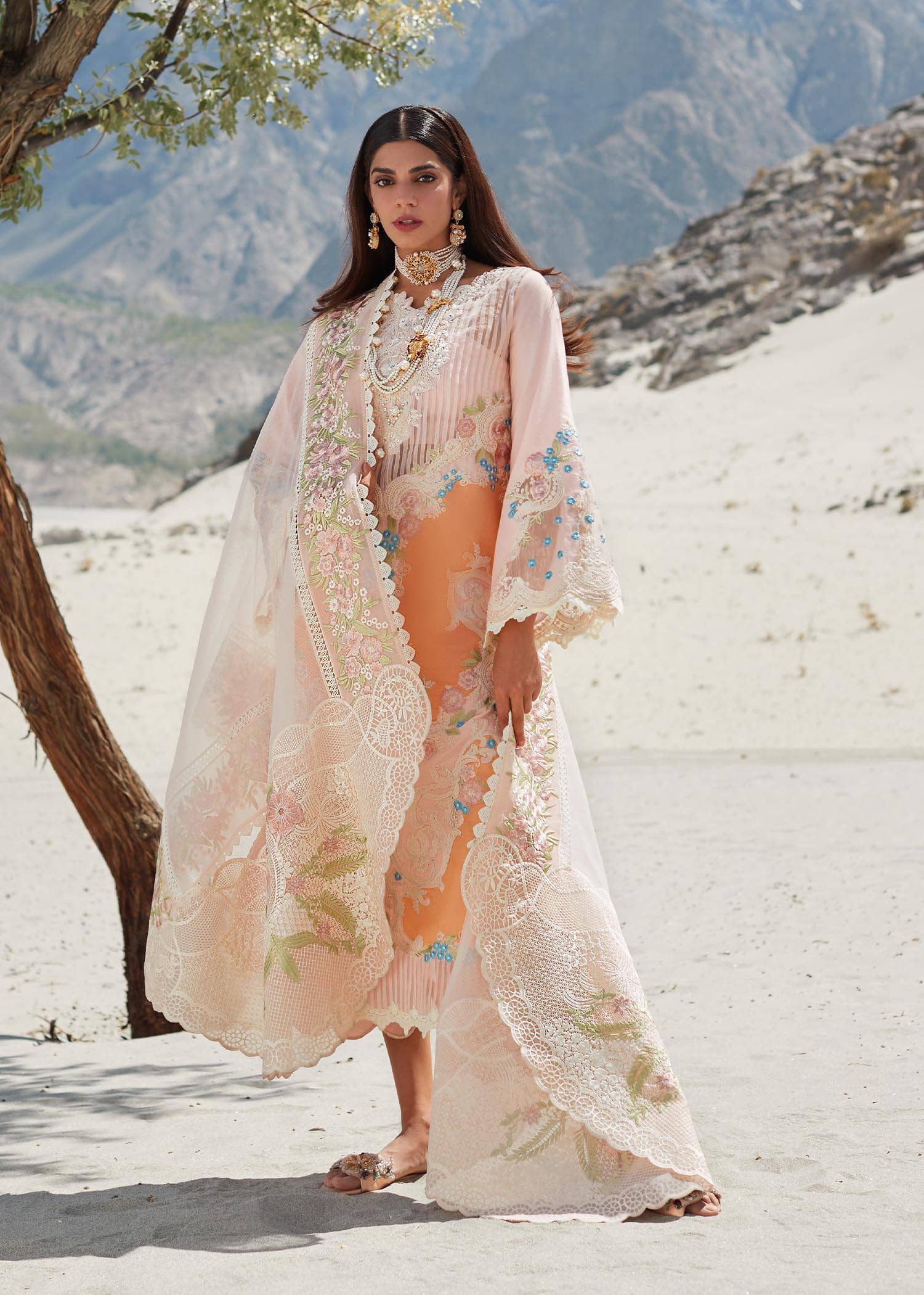 img_crimson_lawn_23_awwal_boutique