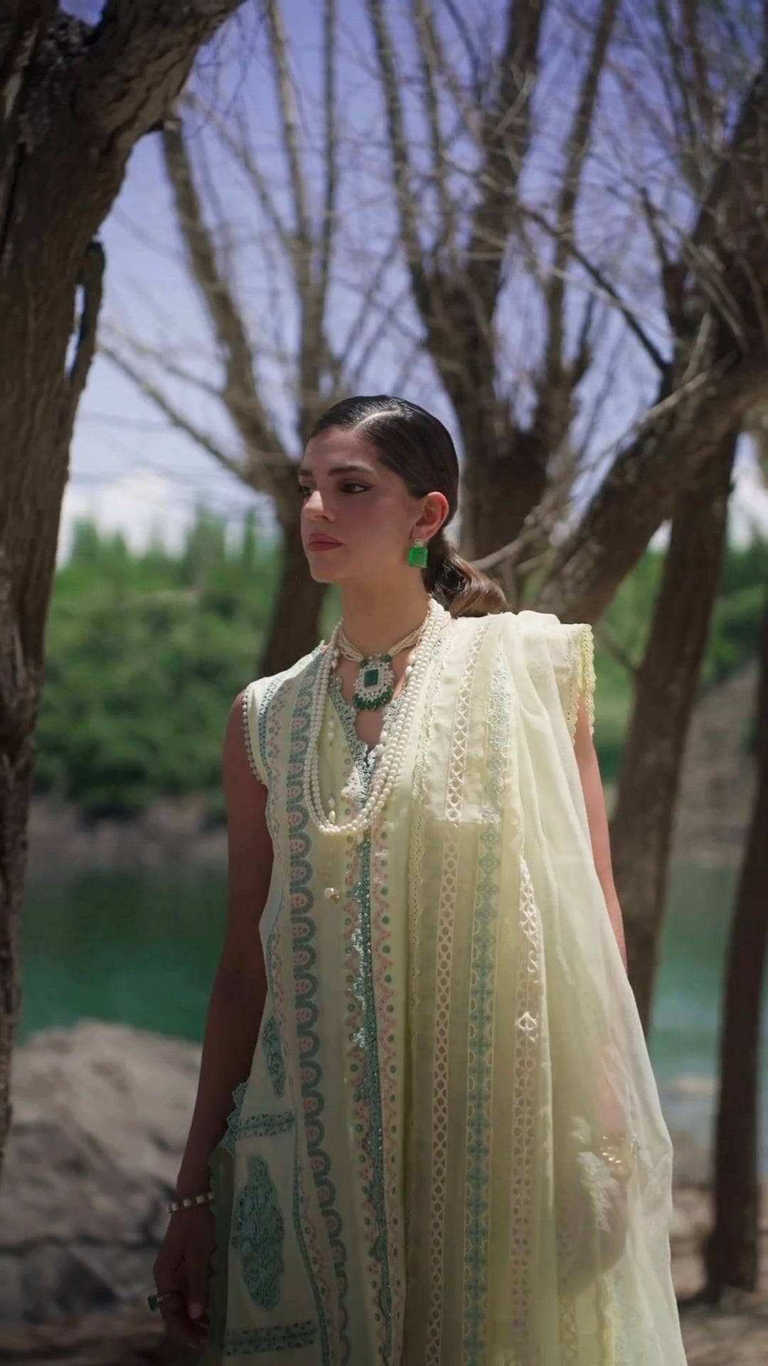 img_crimson_lawn_23_awwal_boutique