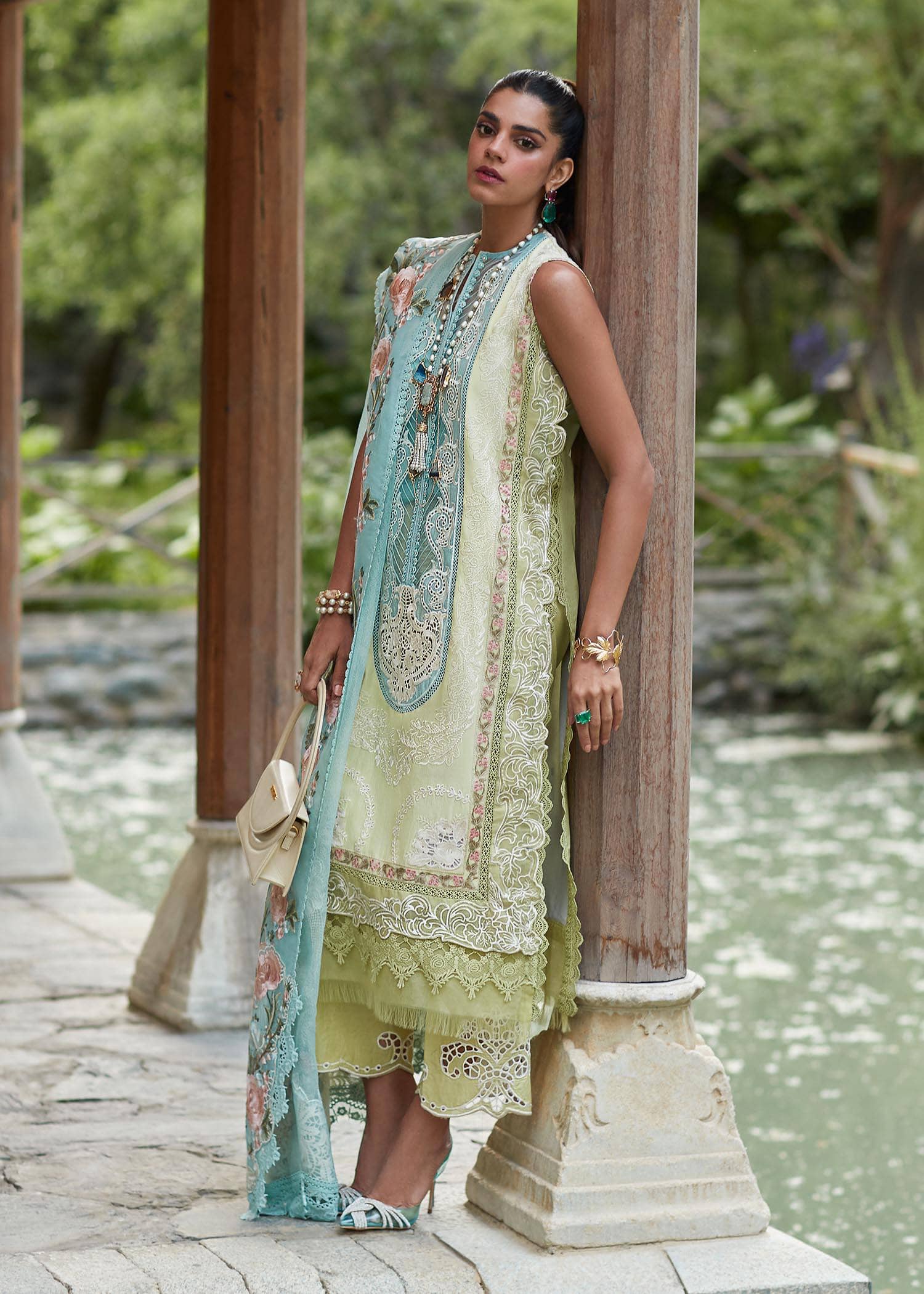 img_crimson_lawn_23_awwal_boutique