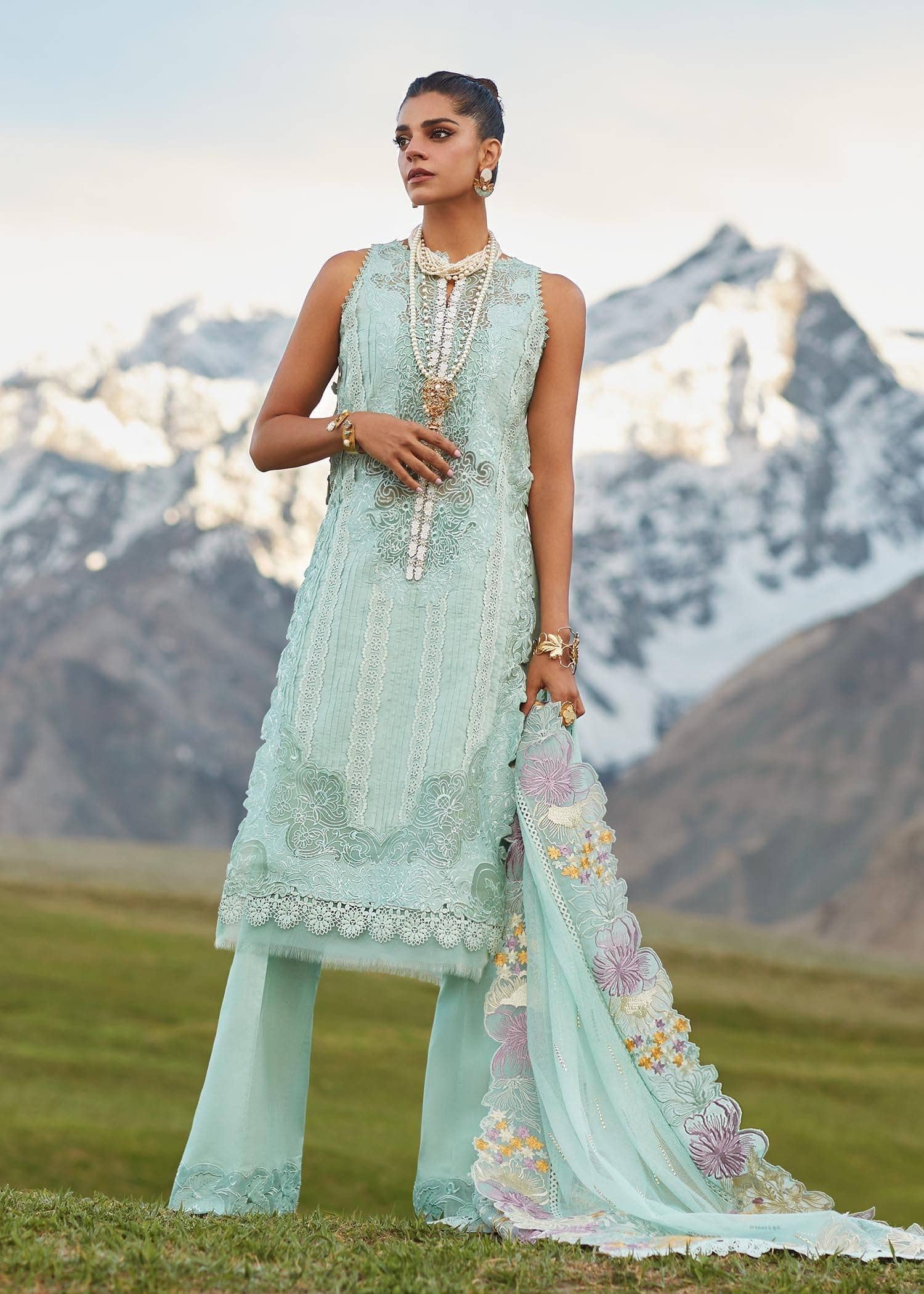 img_crimson_lawn_23_awwal_boutique