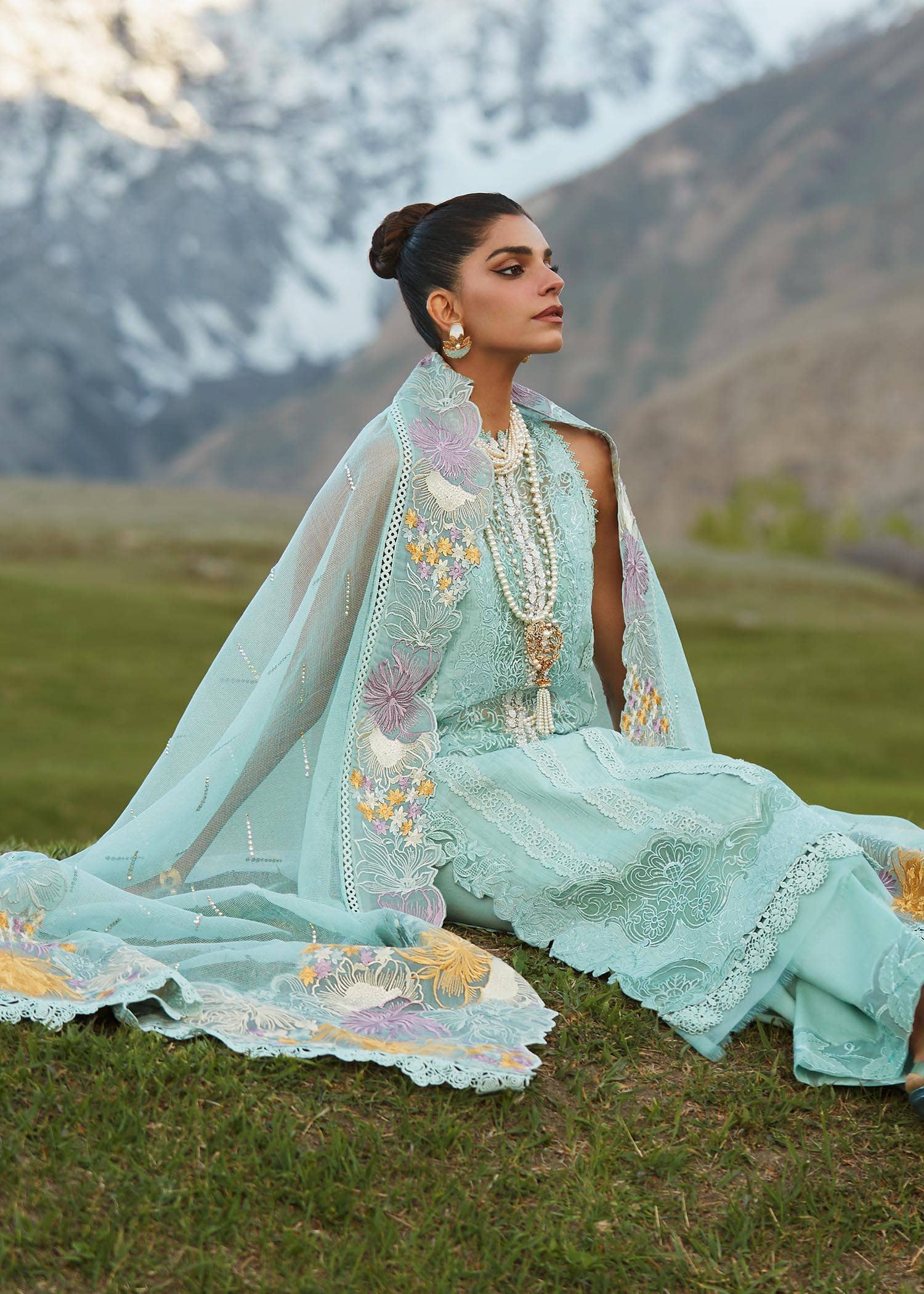 img_crimson_lawn_23_awwal_boutique