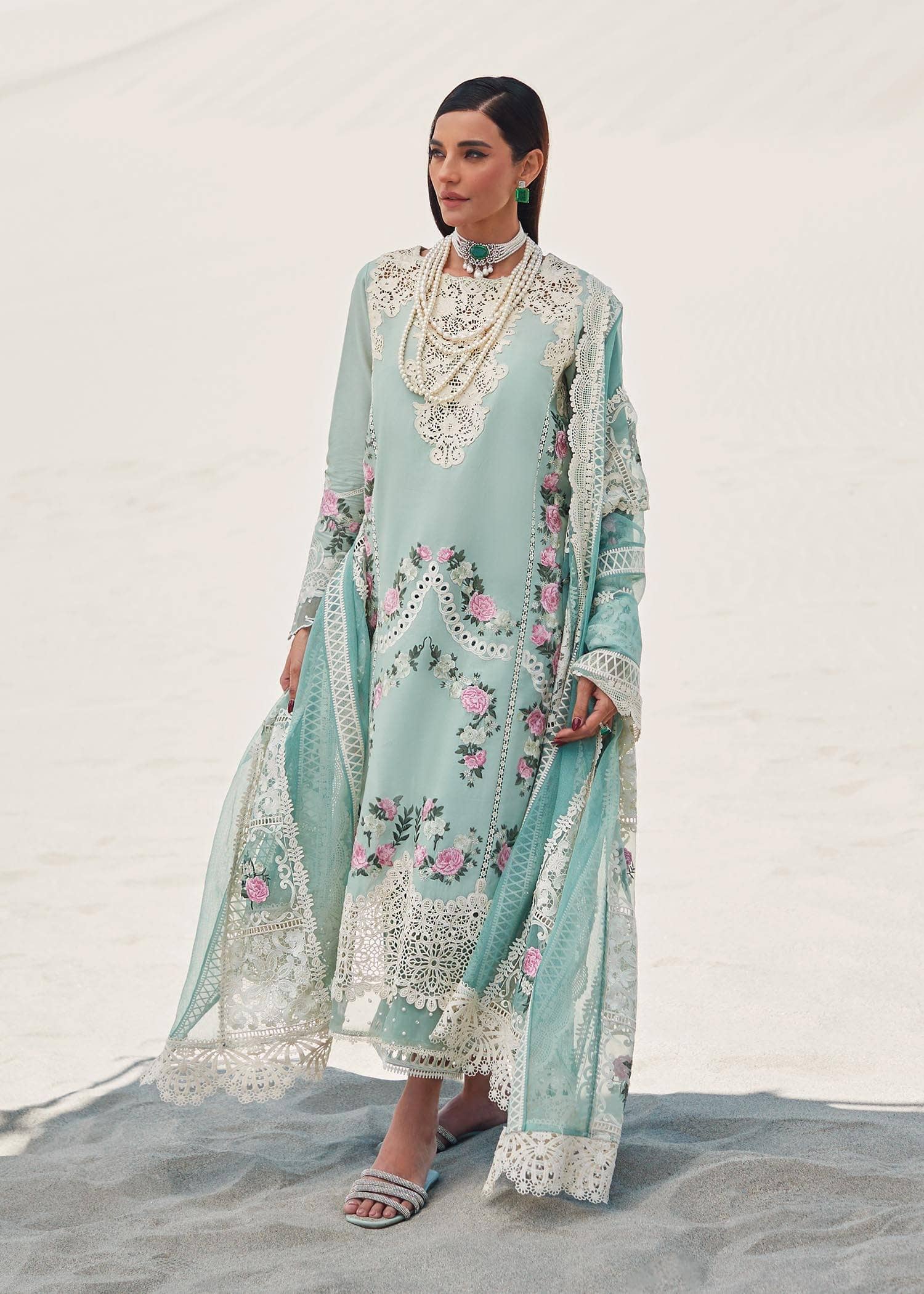 img_crimson_lawn_23_awwal_boutique