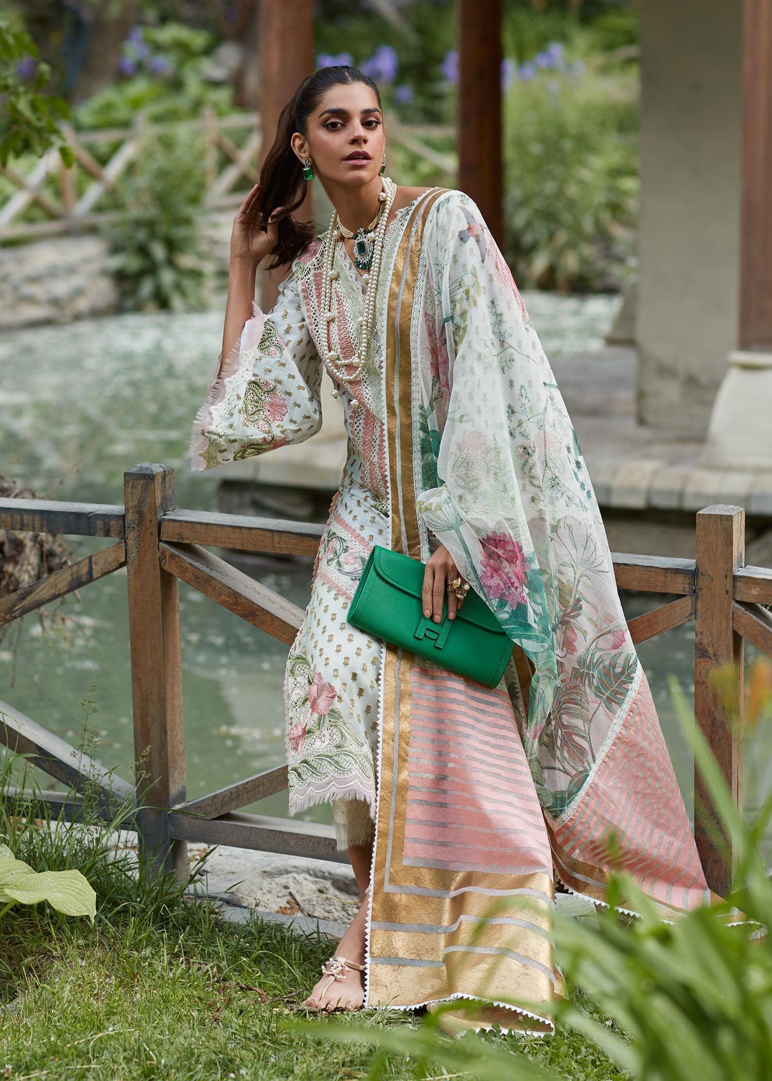 img_crimson_lawn_23_awwal_boutique