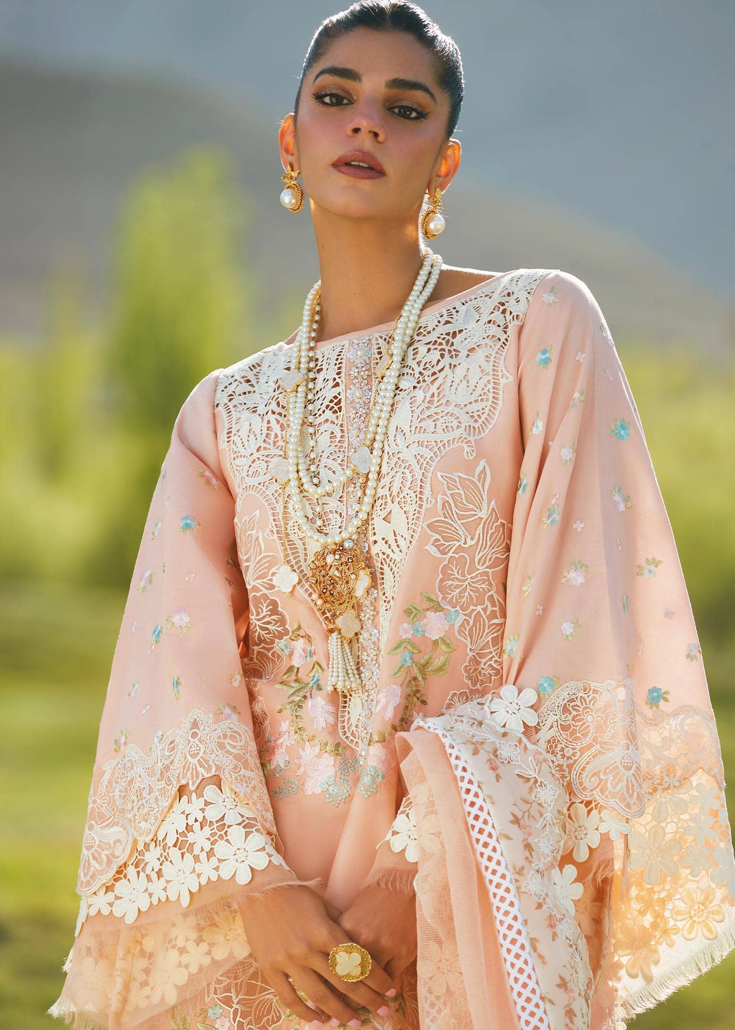 img_crimson_lawn_23_awwal_boutique