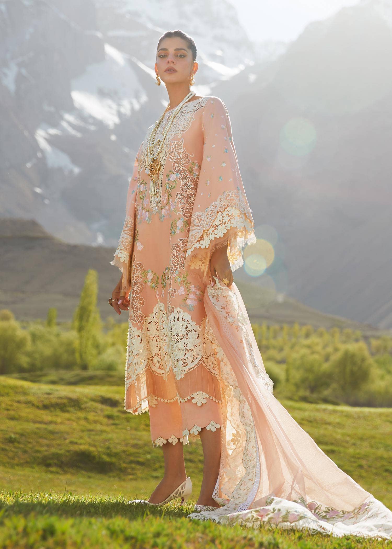 img_crimson_lawn_23_awwal_boutique