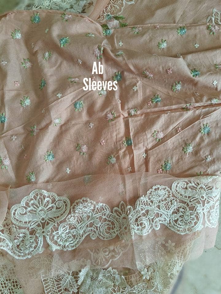 img_open_pic_crimson+lawn_23_awwal_boutique