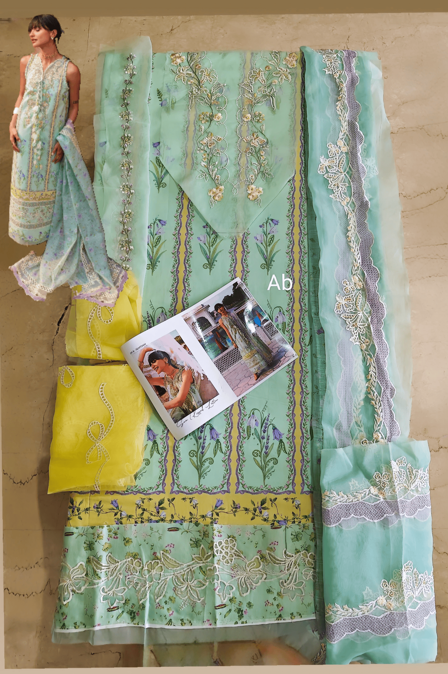 img_crimson_lawn_awwal_boutique