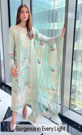 img_spotted_in_crimson_lawn_23_awwal_boutique