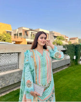 img_spotted_in_crimson_awwal_boutique