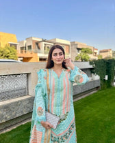 img_spotted_in_crimson_awwal_boutique