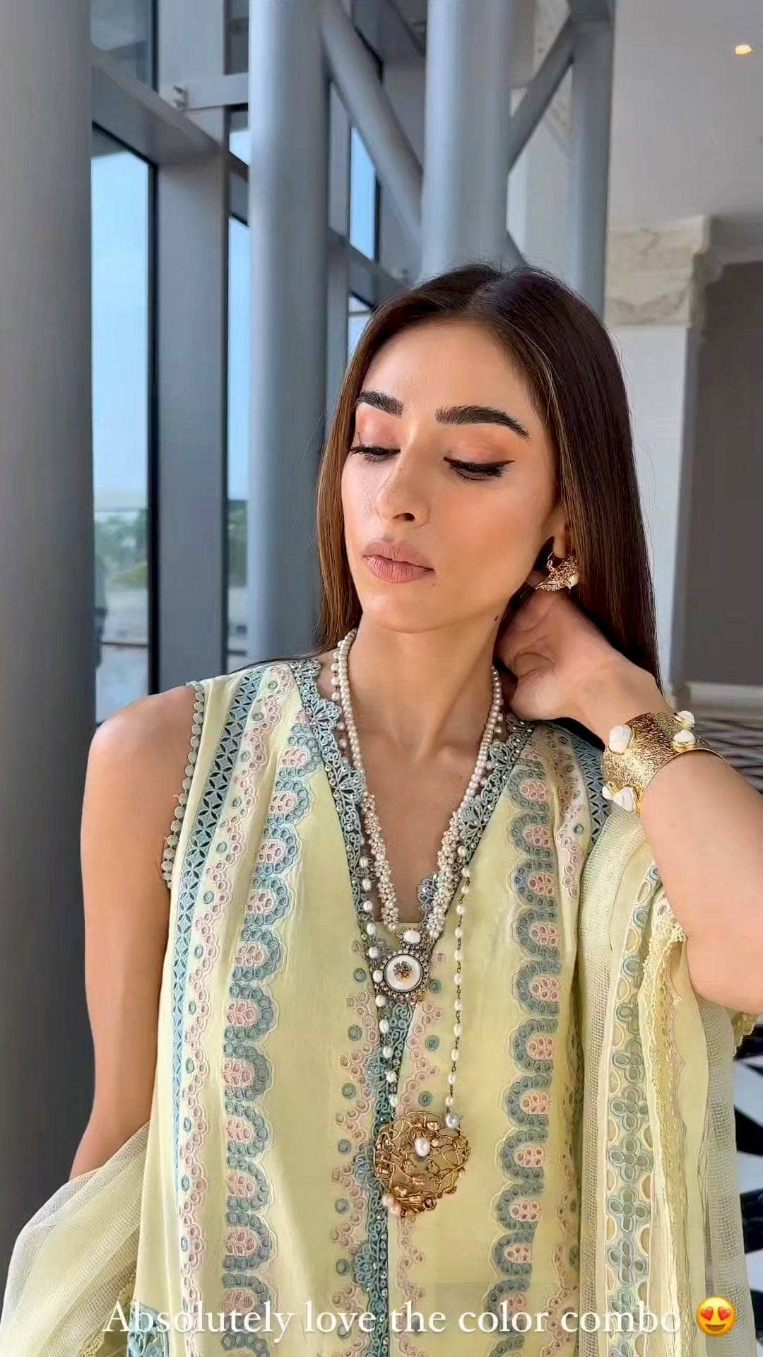 Spotted in Crimson/Medley of Lace/7 B/Lemon