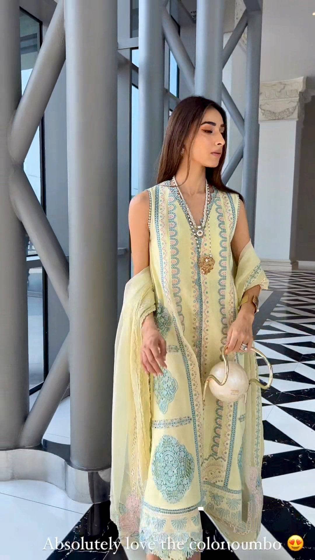 Spotted in Crimson/Medley of Lace/7 B/Lemon