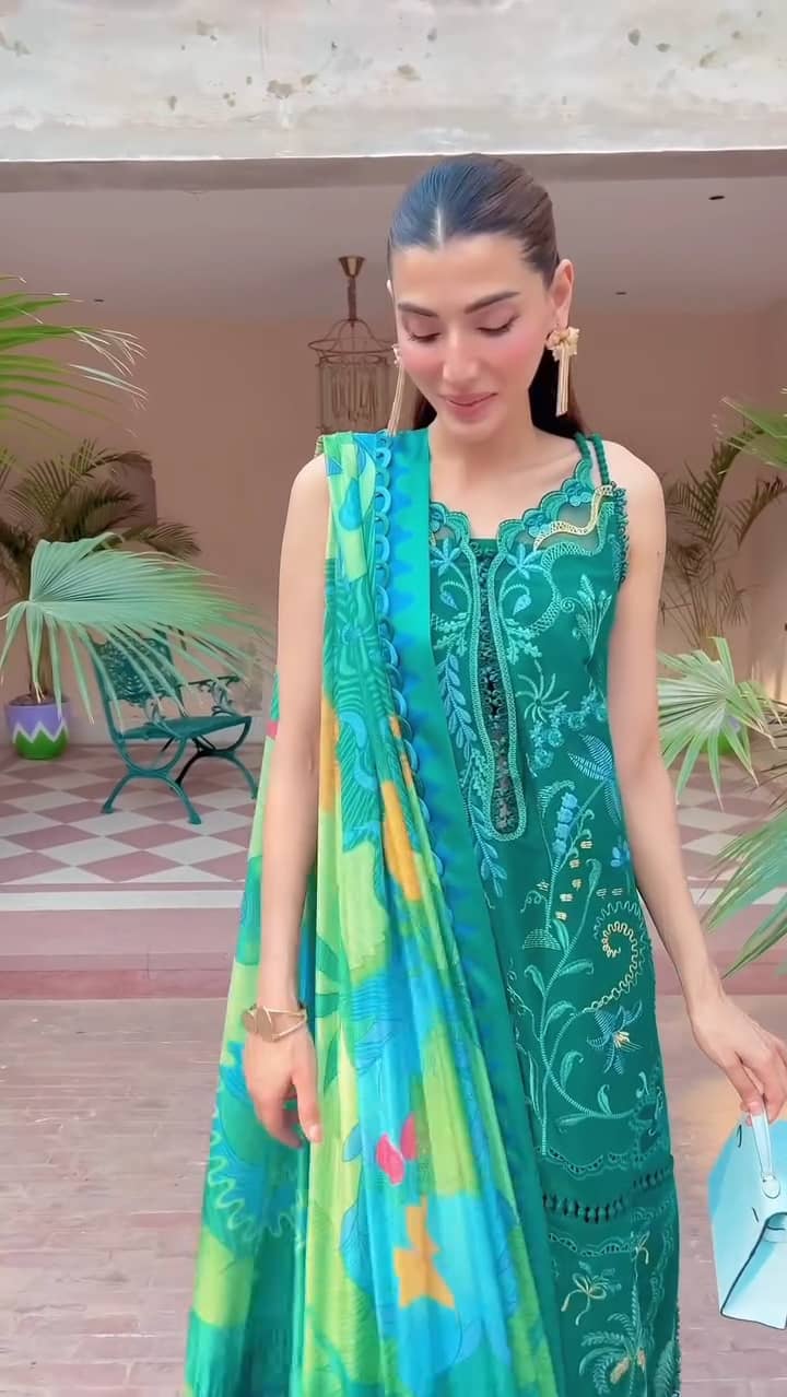 Spotted in Flow by Crimson 26/BEAUTY IN BLOOM - D3B/Emerald
