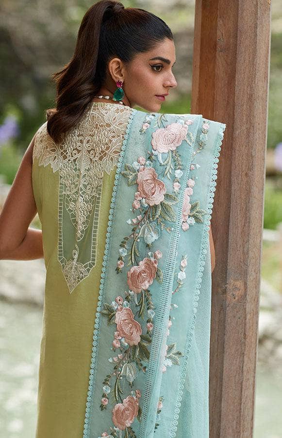 img_crimson_by_saira_shakira_awwal_boutique