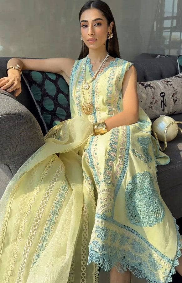 img_crimson_lawn_awwal_boutique