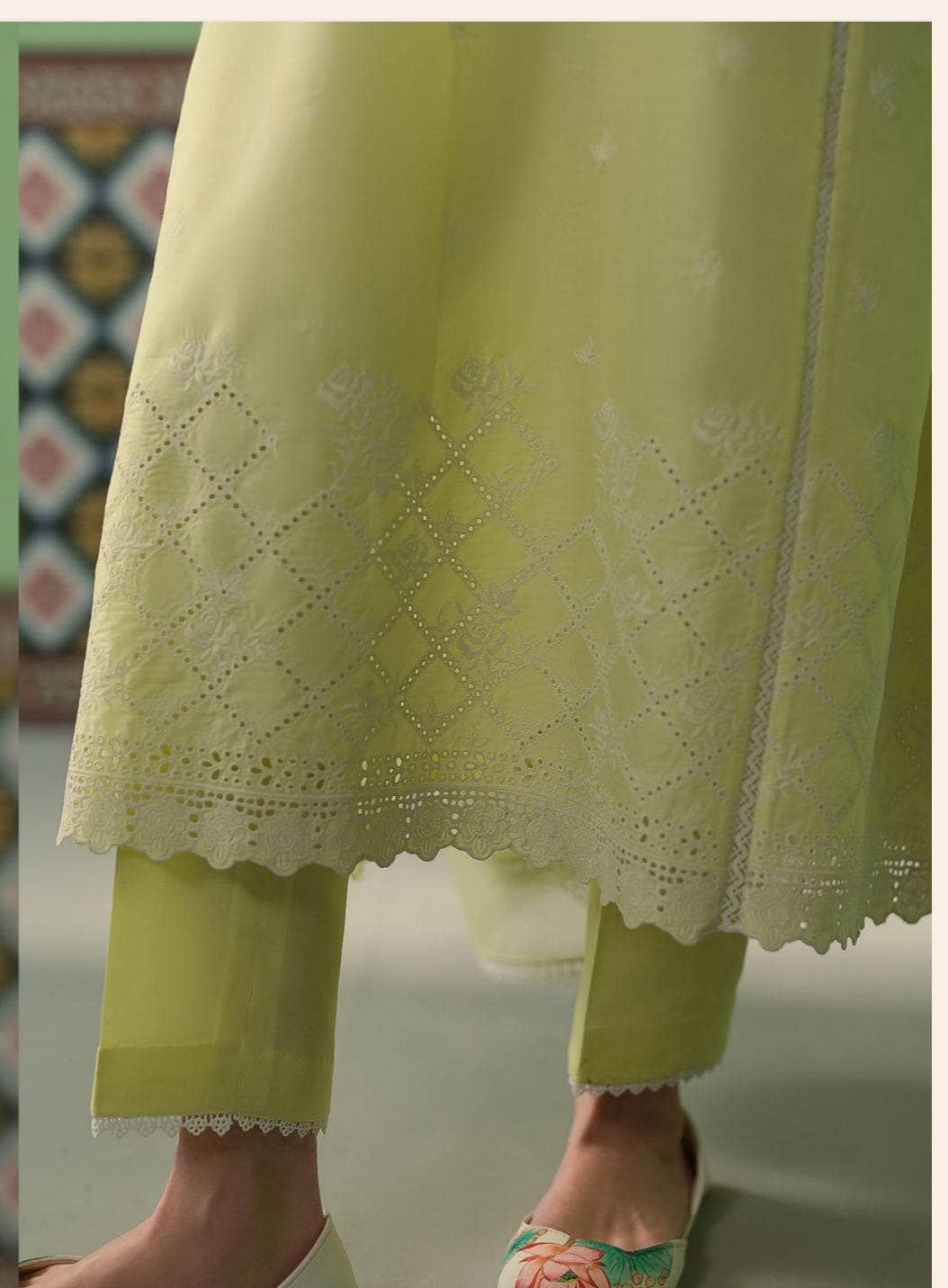 img_cross_stitch_chikankari_lawn_24_awwal_boutique