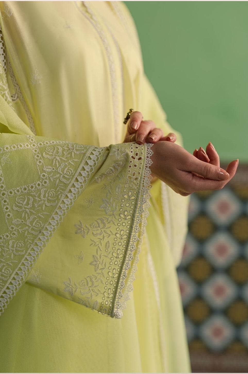 img_cross_stitch_chikankari_lawn_24_awwal_boutique