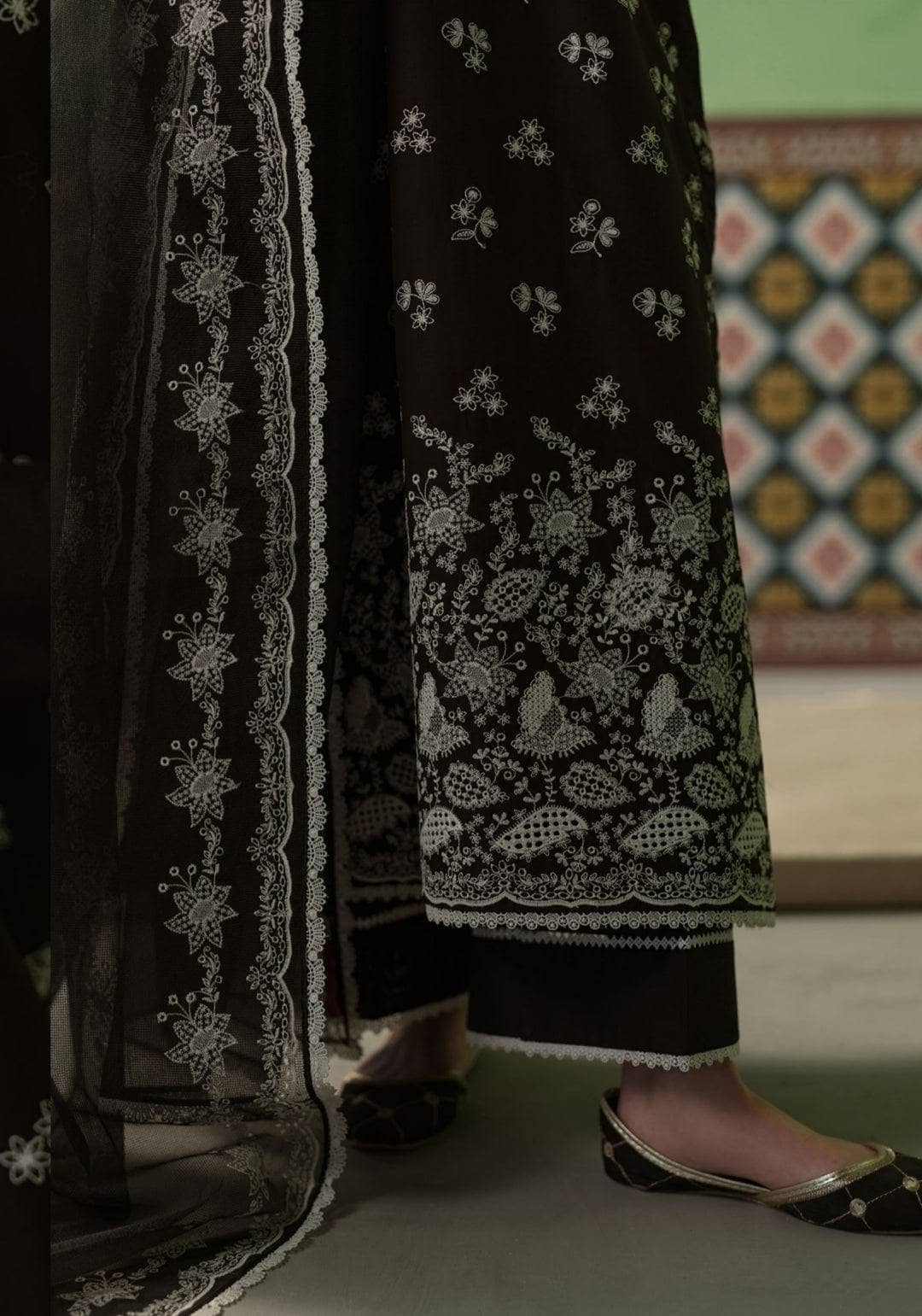img_cross_stitch_chikankari_lawn_24_awwal_boutique