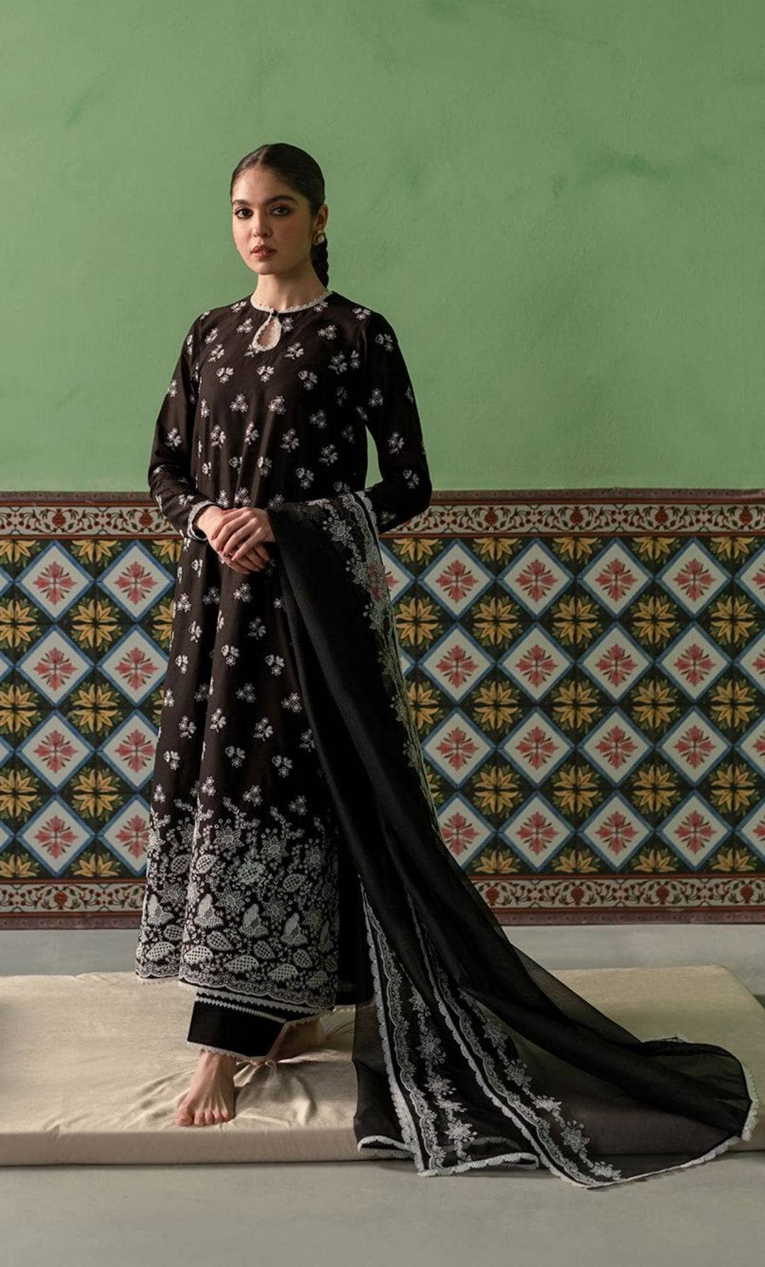 img_cross_stitch_chikankari_lawn_24_awwal_boutique