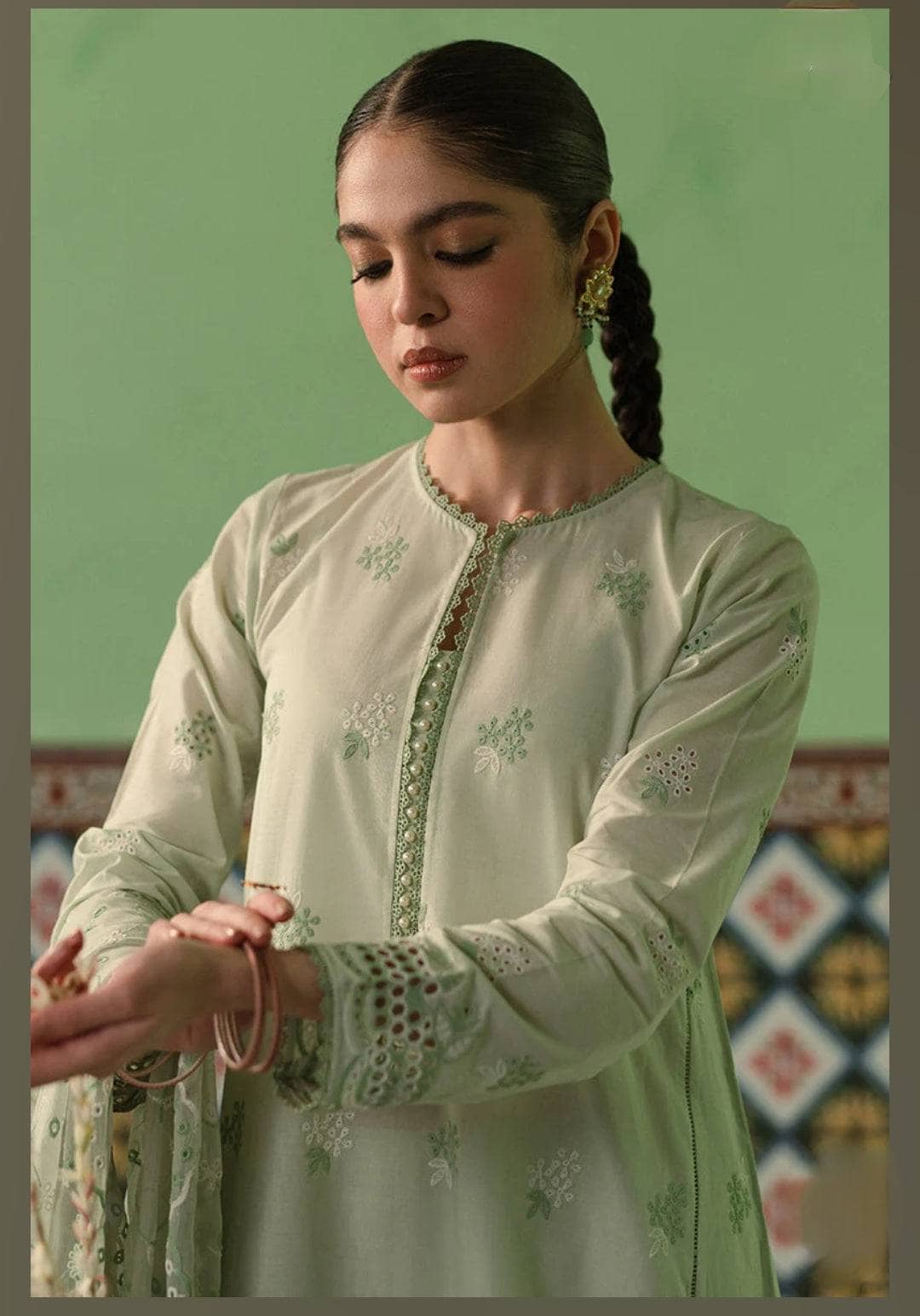 img_cross_stitch_chikankari_lawn_24_awwal_boutique