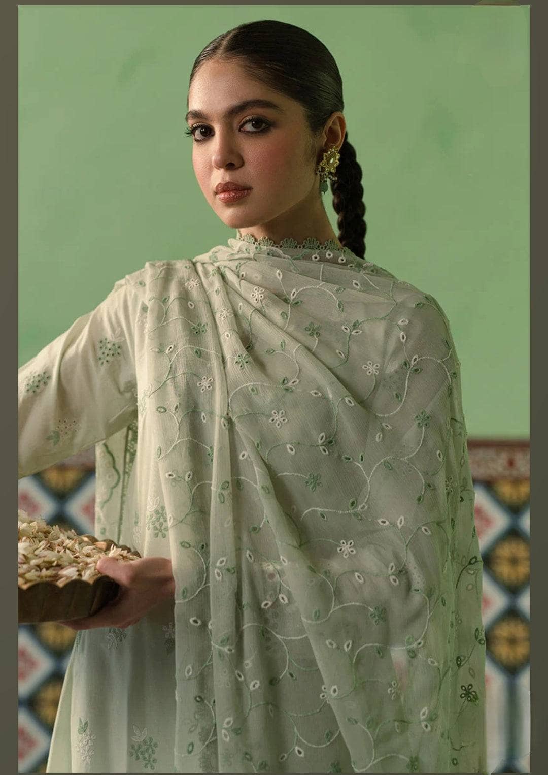 img_cross_stitch_chikankari_lawn_24_awwal_boutique