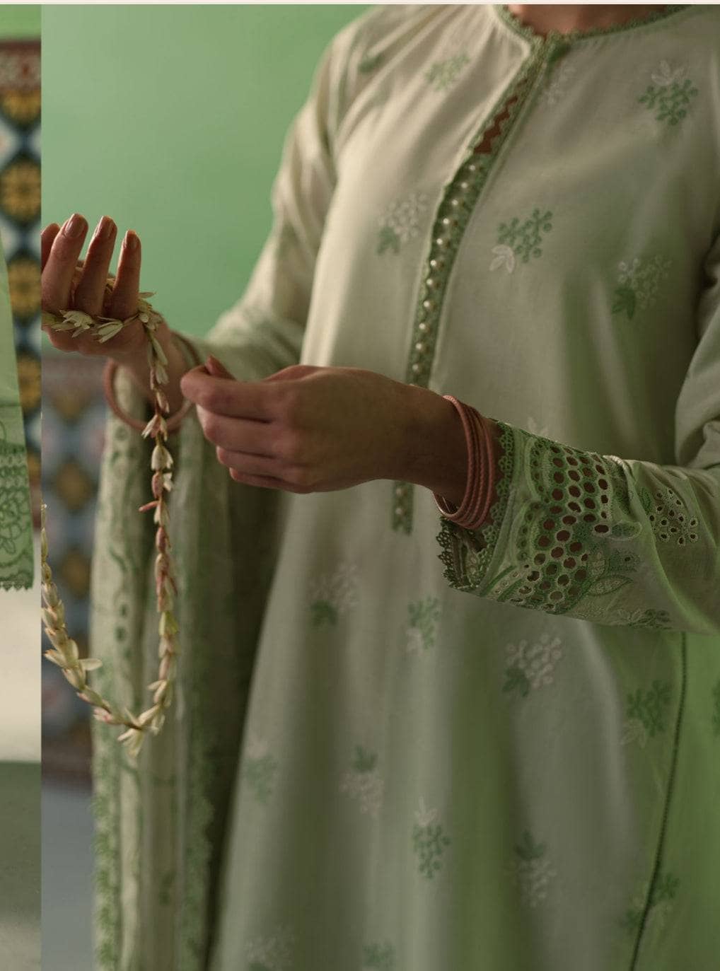 img_cross_stitch_chikankari_lawn_24_awwal_boutique