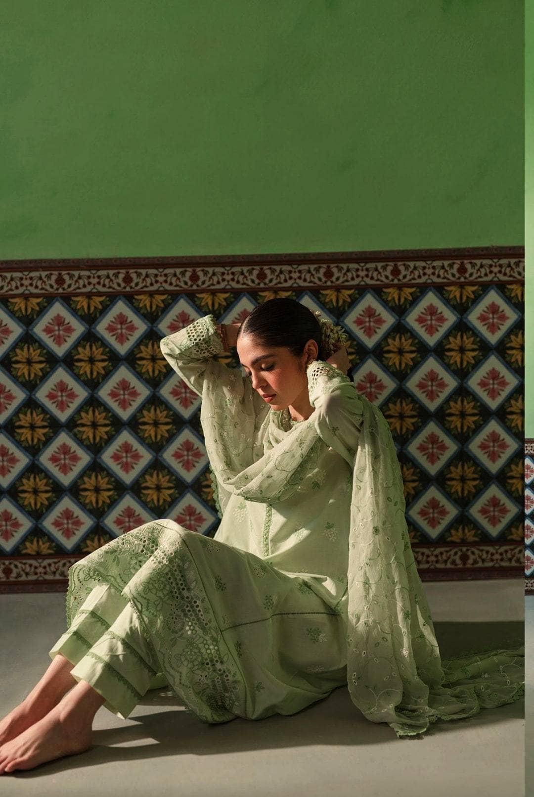 img_cross_stitch_chikankari_lawn_24_awwal_boutique