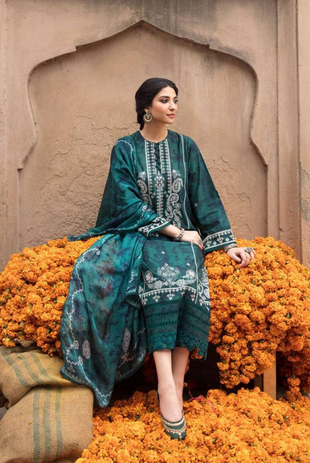 img_cross_stitch_eid_lawn_23_awwal_boutique