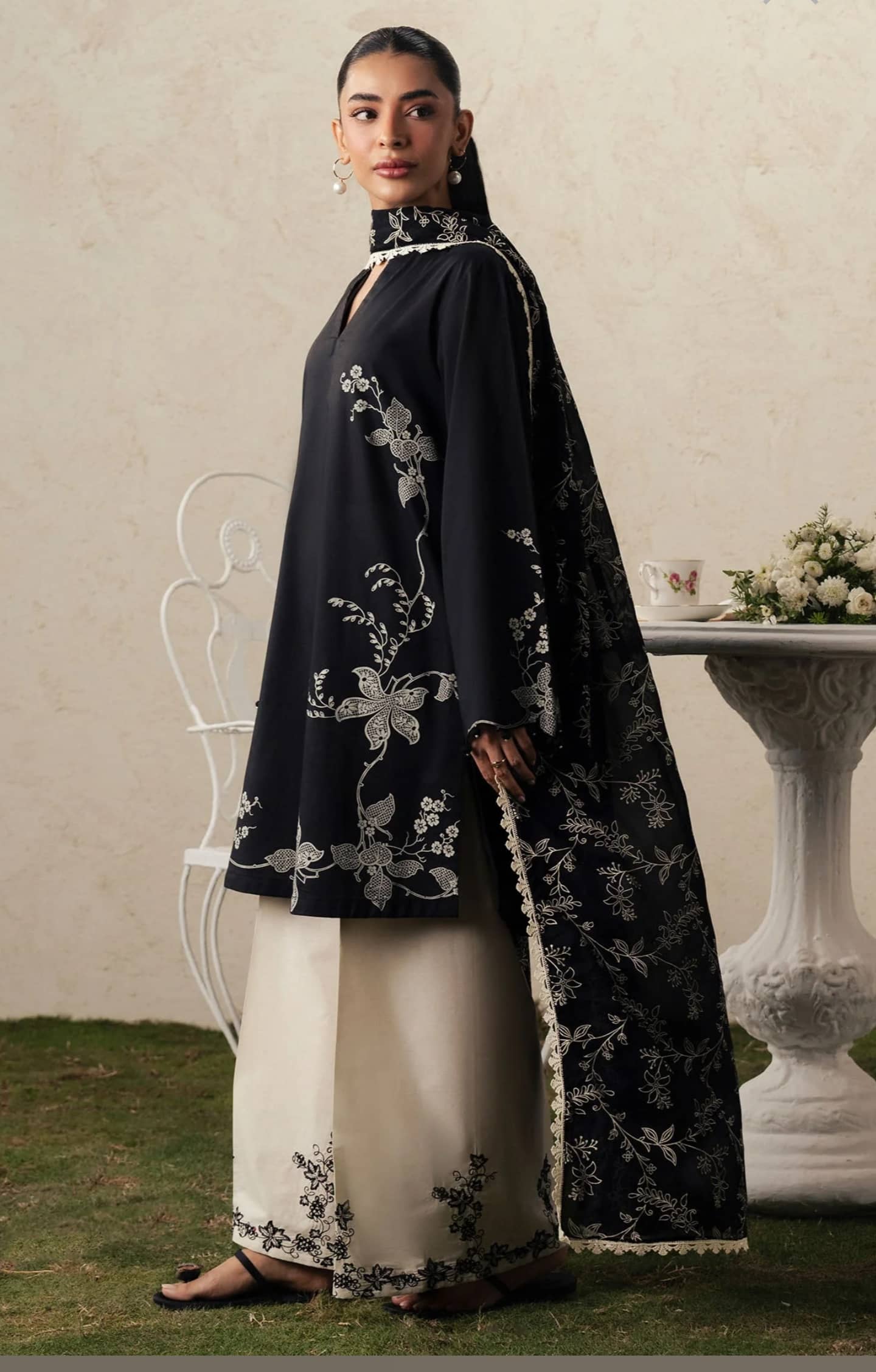 Cross Stitch Monsoon Edit 26/Ebony Lace/Silk Dupatta