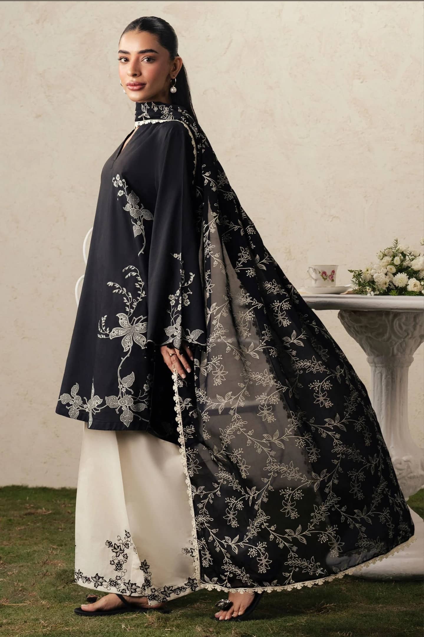 Cross Stitch Monsoon Edit 26/Ebony Lace/Silk Dupatta