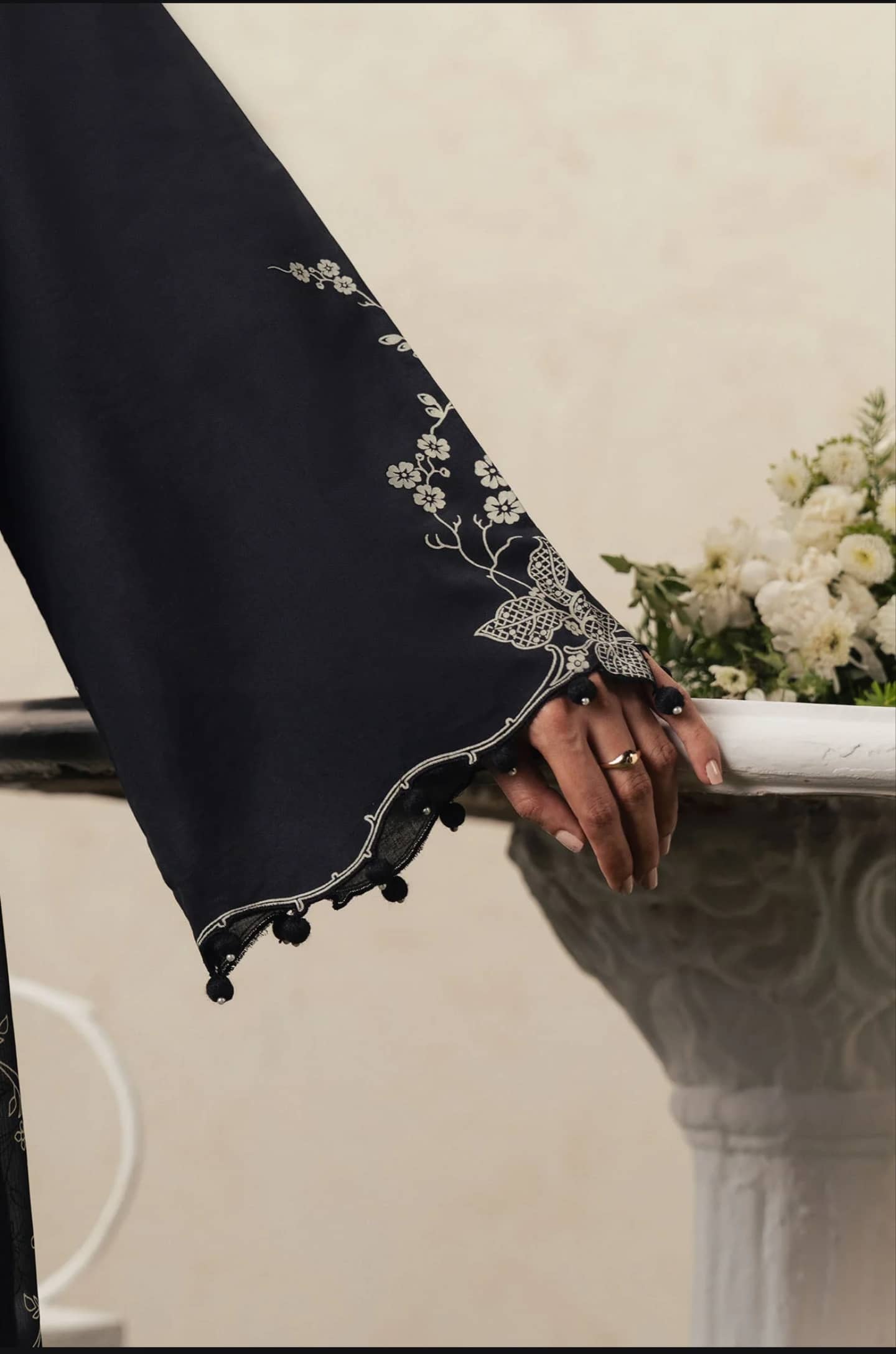 Cross Stitch Monsoon Edit 26/Ebony Lace/Silk Dupatta