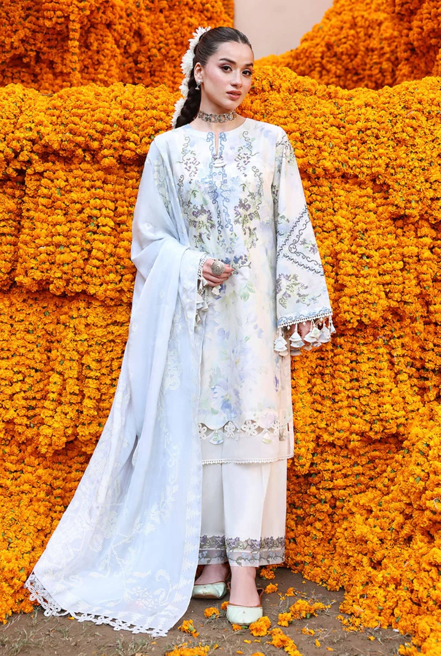 img_cross_stitch_eid_lawn_26_awwal_boutique