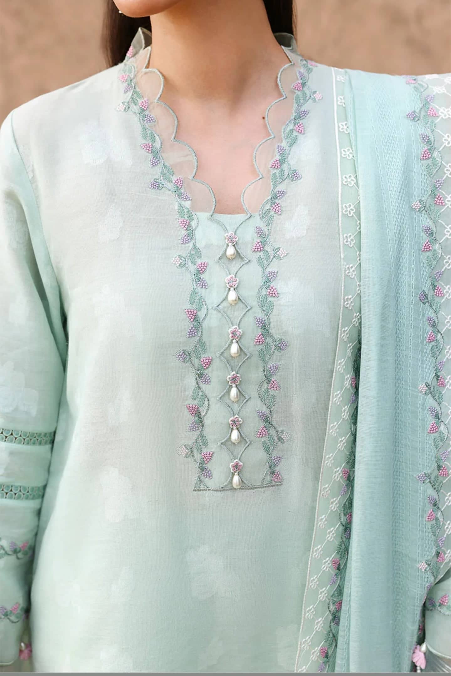 img_cross_stitch_eid_lawn_26_awwal_boutique